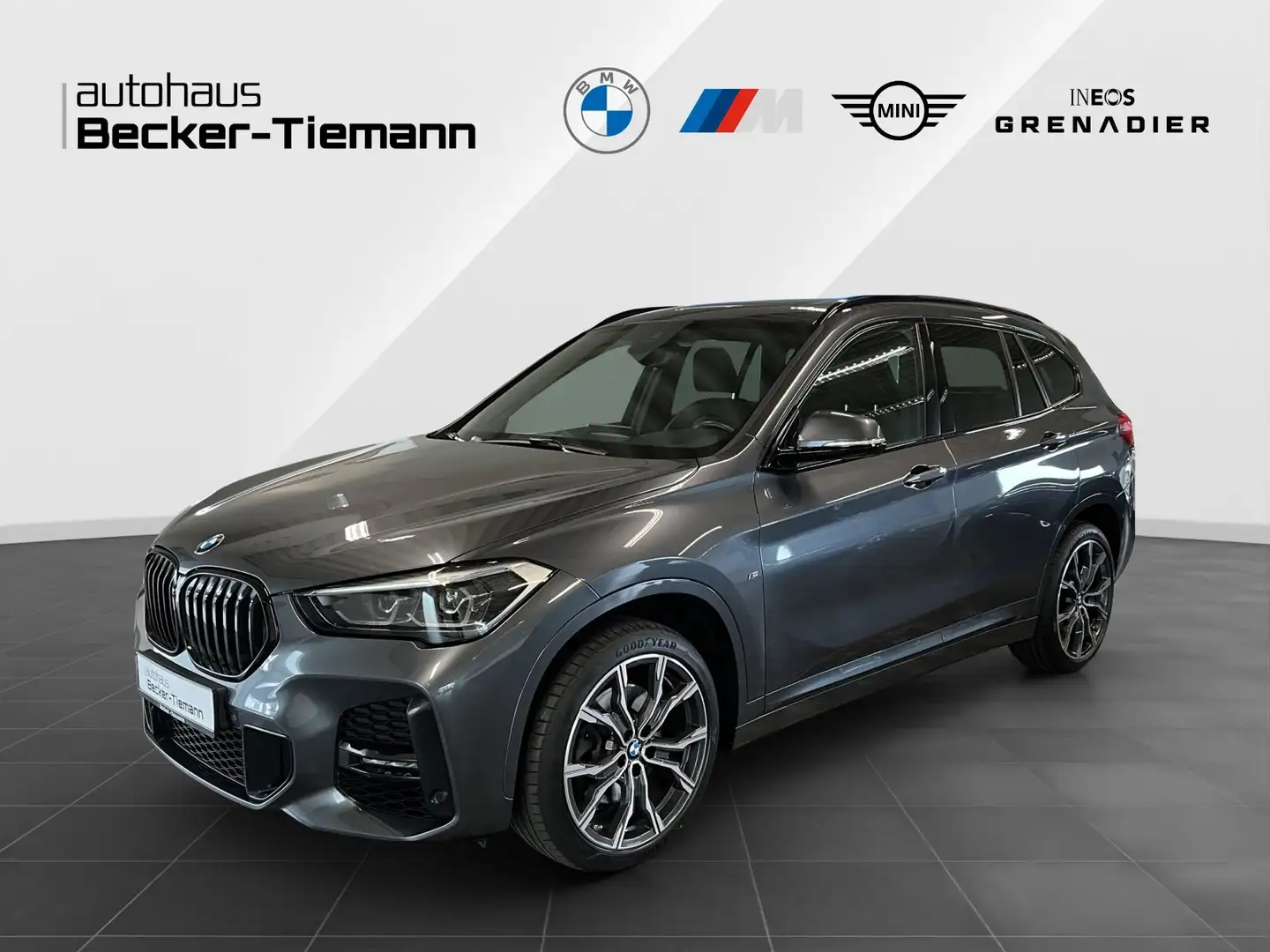 BMW X1 xDrive25i M Sport | HUD | Pano | LED Grijs - 1