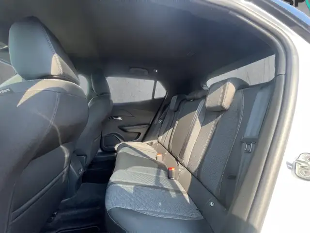 Peugeot 2008 view 8