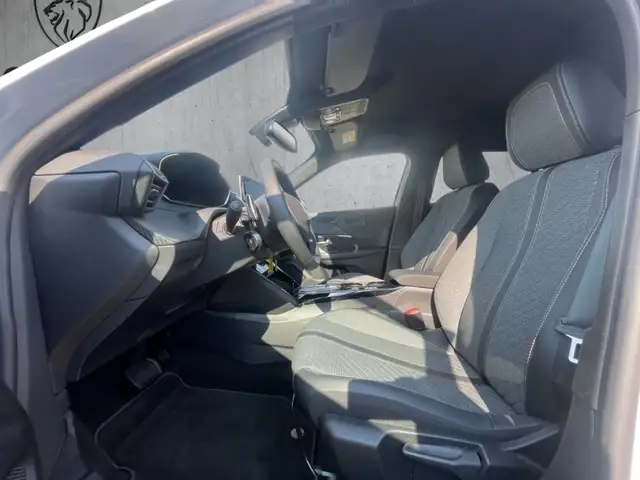 Peugeot 2008 view 9