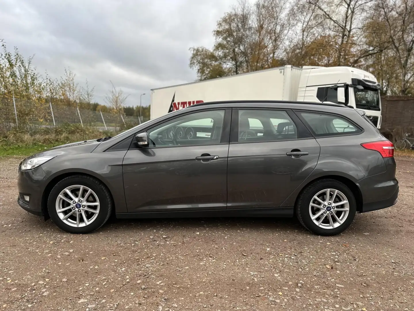 Ford Focus Wagon 1.0 Trend Edition NIEUW APK CRUIS PSENS Grijs - 2