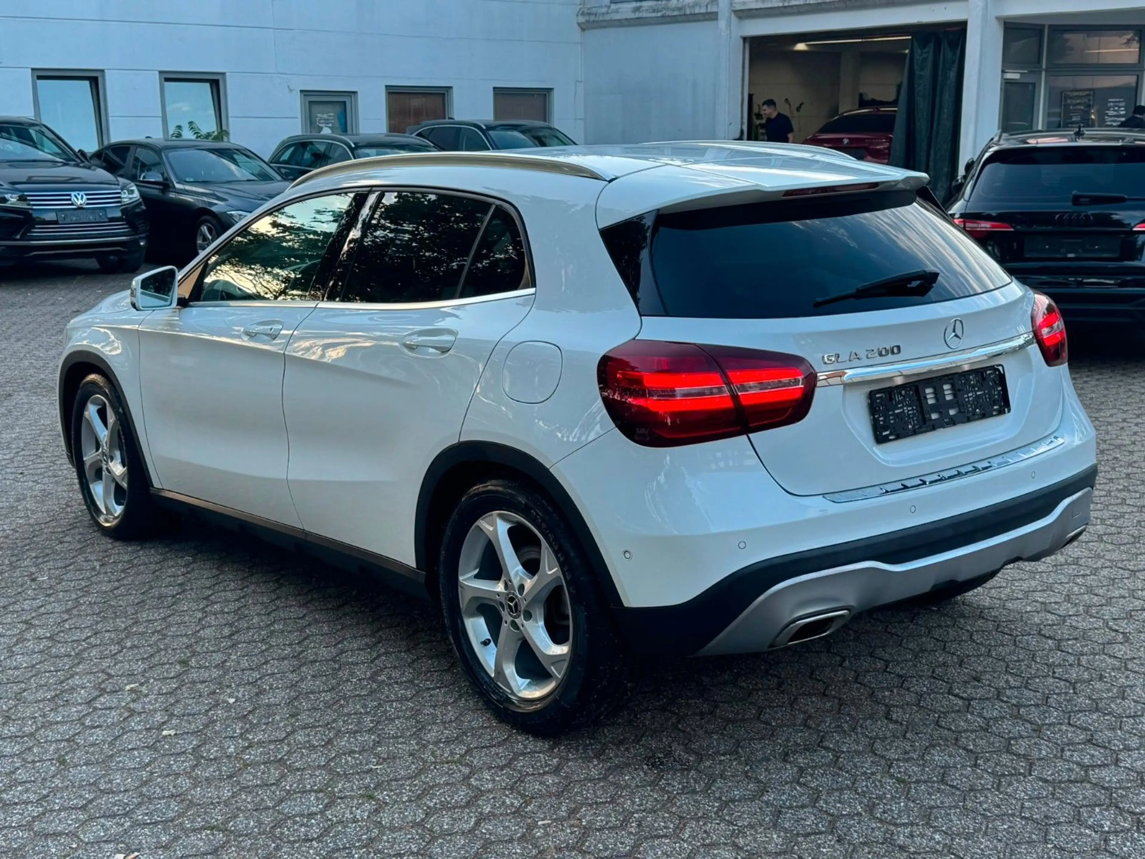 Mercedes-Benz GLA 200 7G Urban 7G/LED/R-KAM — photo 3