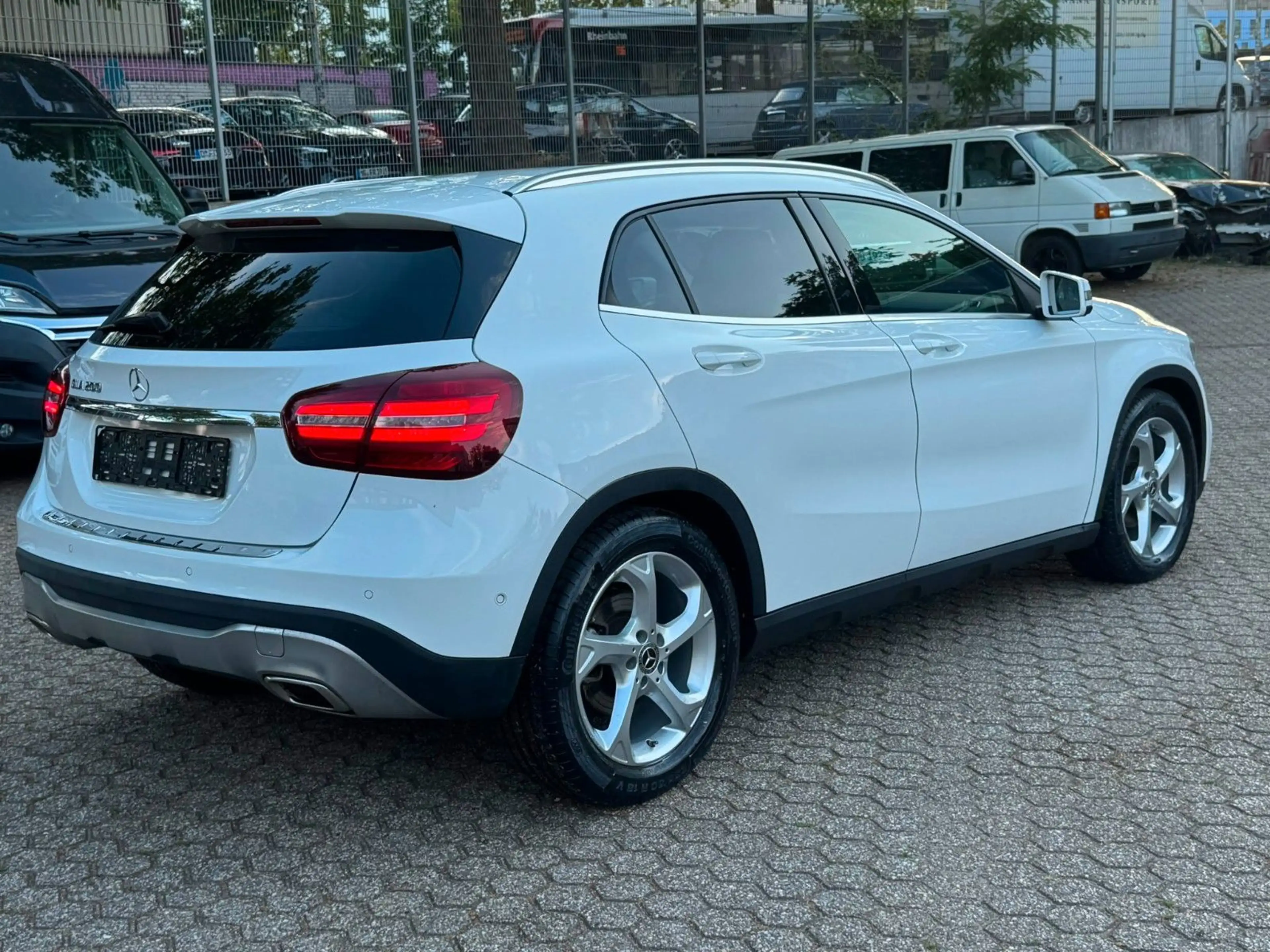 Mercedes-Benz GLA 200 7G Urban 7G/LED/R-KAM — photo 6