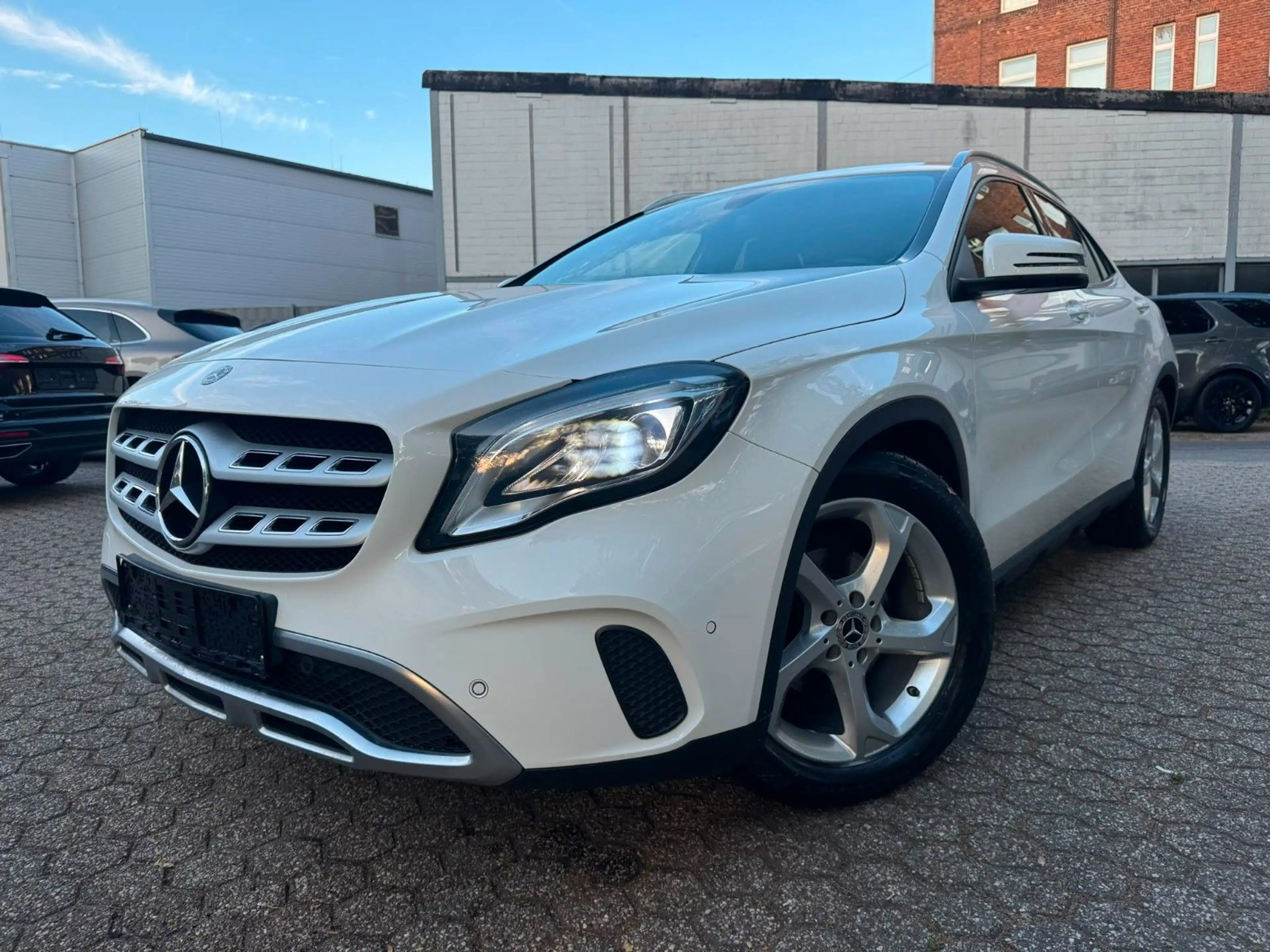 Mercedes-Benz GLA 200 7G Urban 7G/LED/R-KAM — photo 2