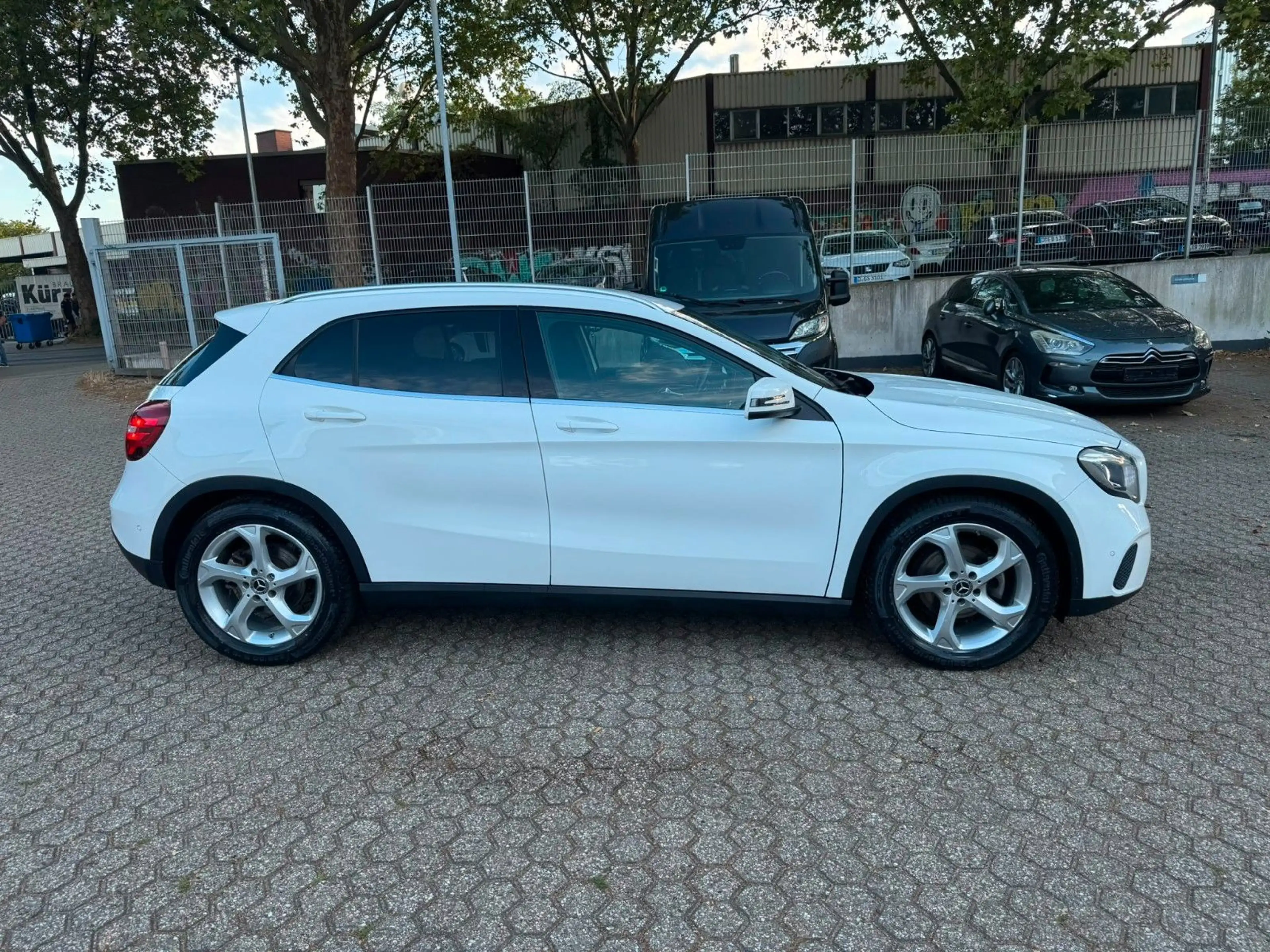 Mercedes-Benz GLA 200 7G Urban 7G/LED/R-KAM — photo 7