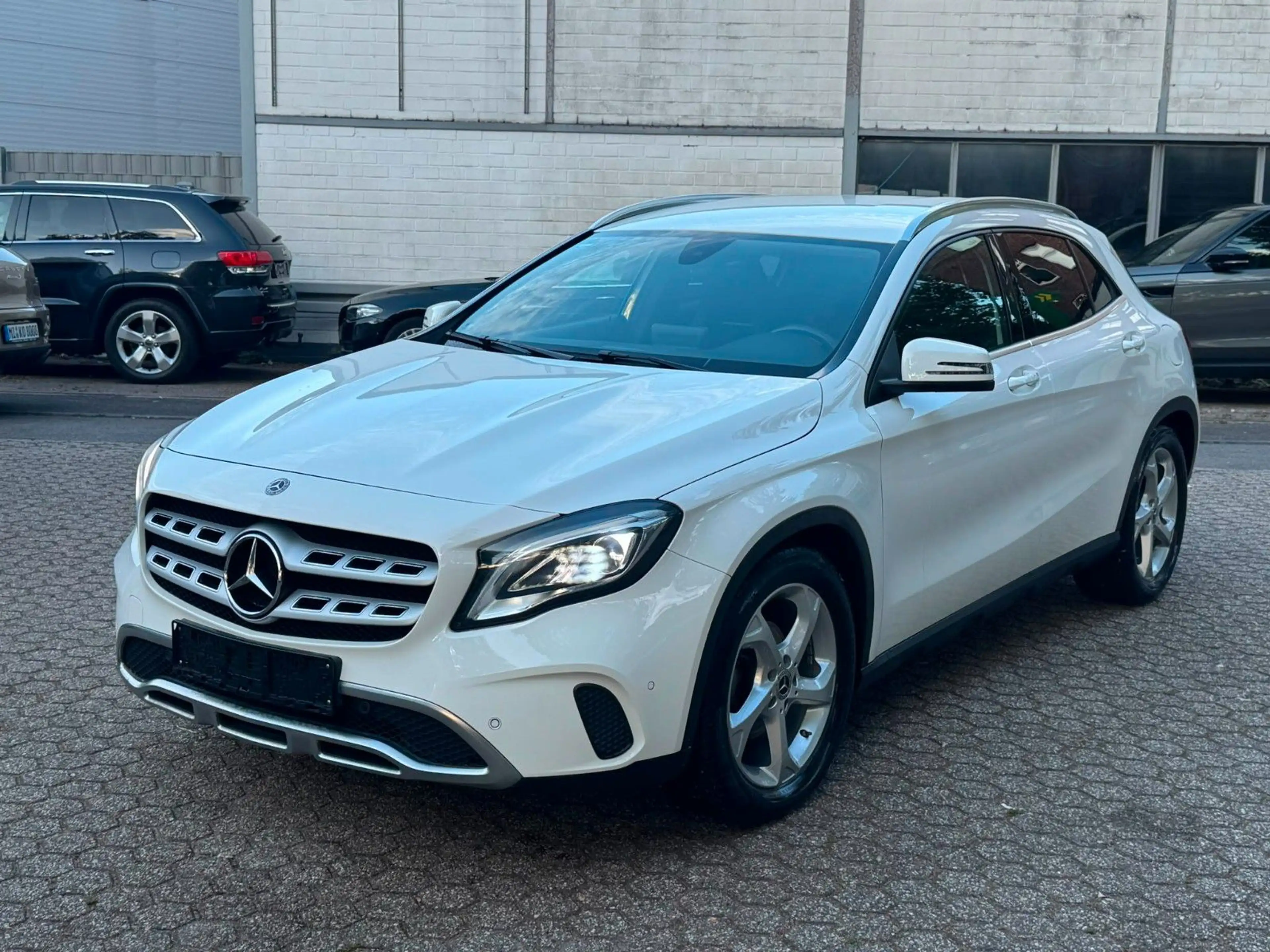 Mercedes-Benz GLA 200 7G Urban 7G/LED/R-KAM — photo 10