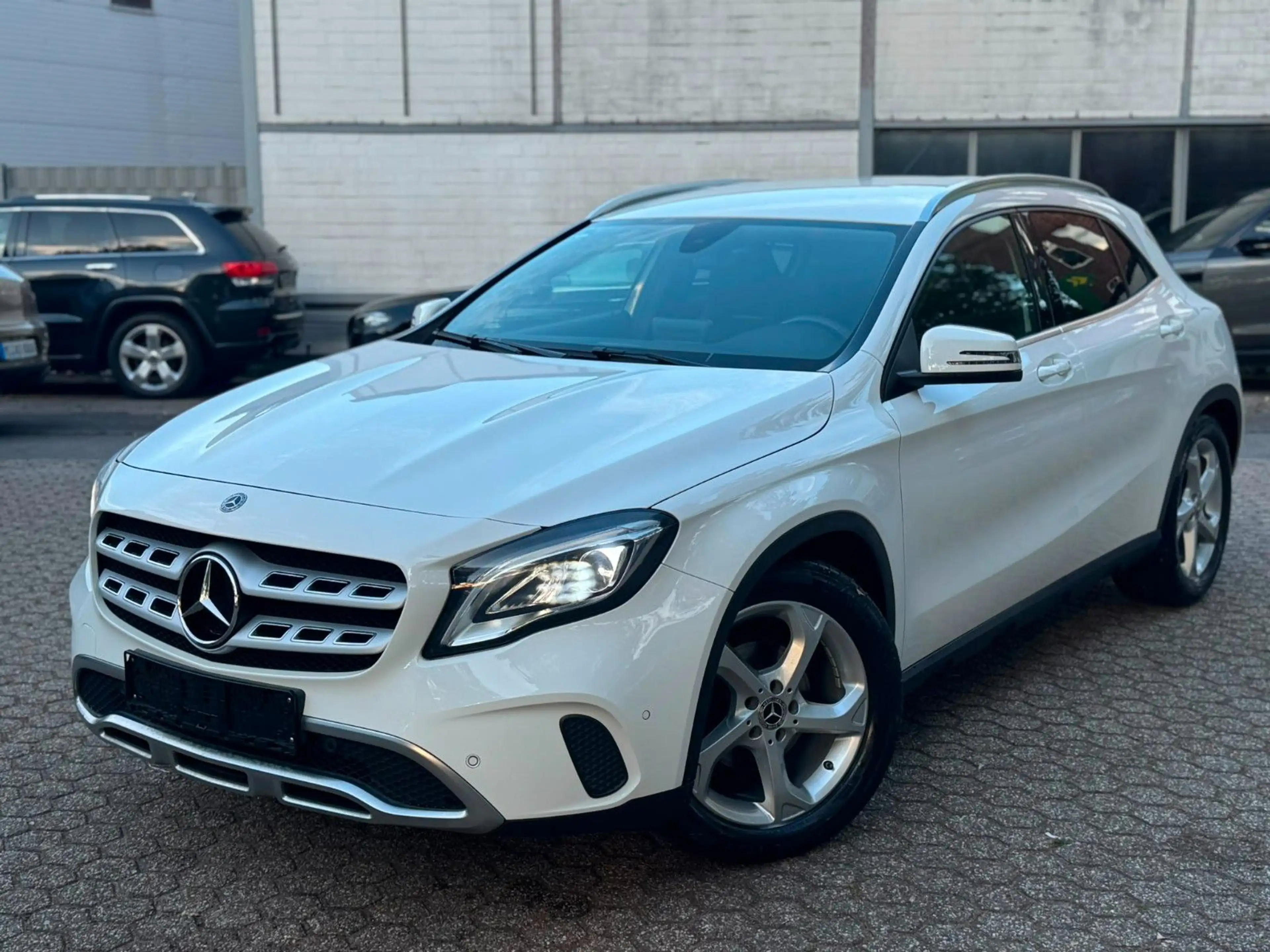 Mercedes-Benz GLA 200 7G Urban 7G/LED/R-KAM