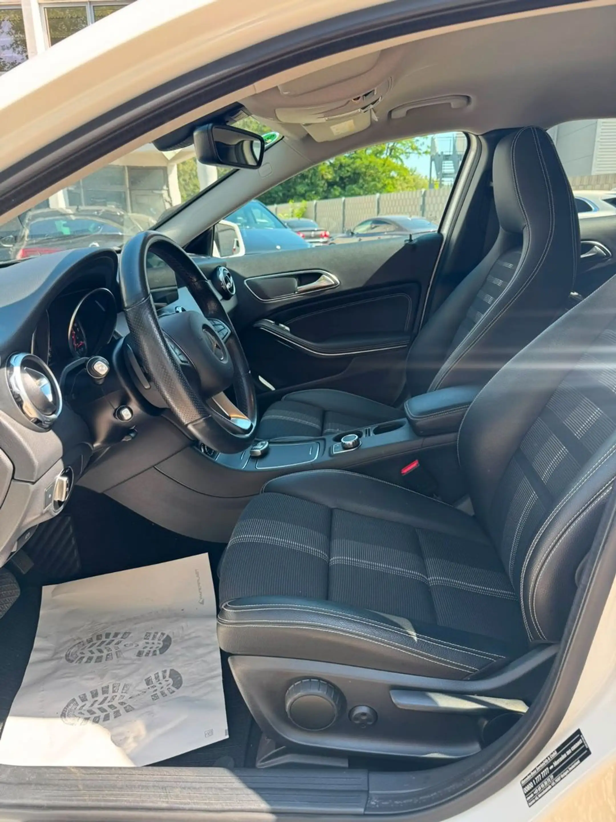 Mercedes-Benz GLA 200 7G Urban 7G/LED/R-KAM — photo 12