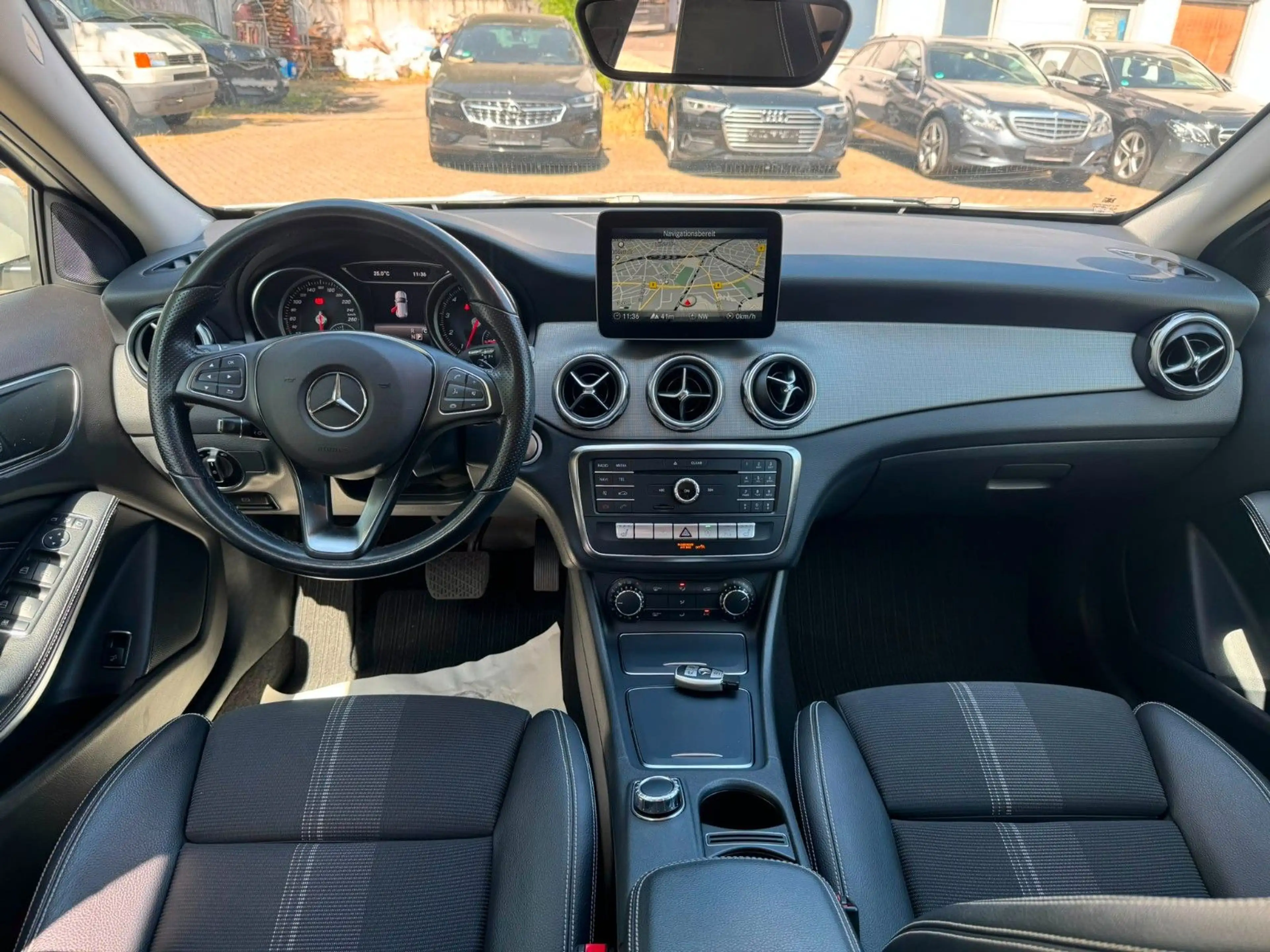 Mercedes-Benz GLA 200 7G Urban 7G/LED/R-KAM — photo 13
