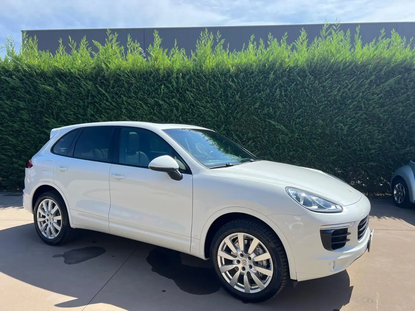 Porsche Cayenne 3.0 Diesel Weiß - 2