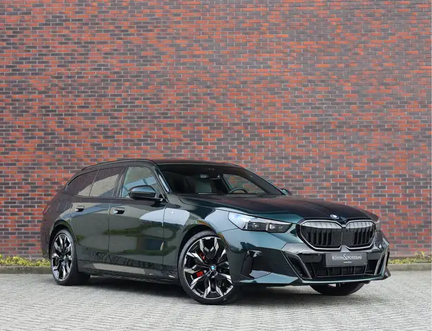 BMW 550 5-serie Touring 550e xDrive | Oxford Green - Pano