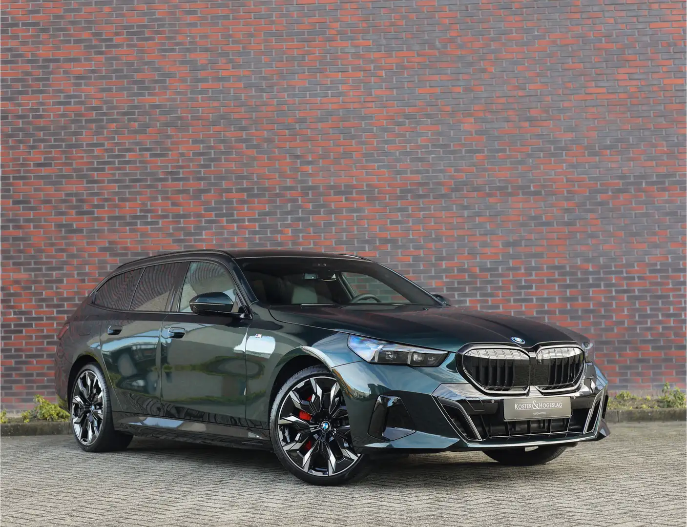 BMW 550 5-serie Touring 550e xDrive | Oxford Green - Pano Verde - 1