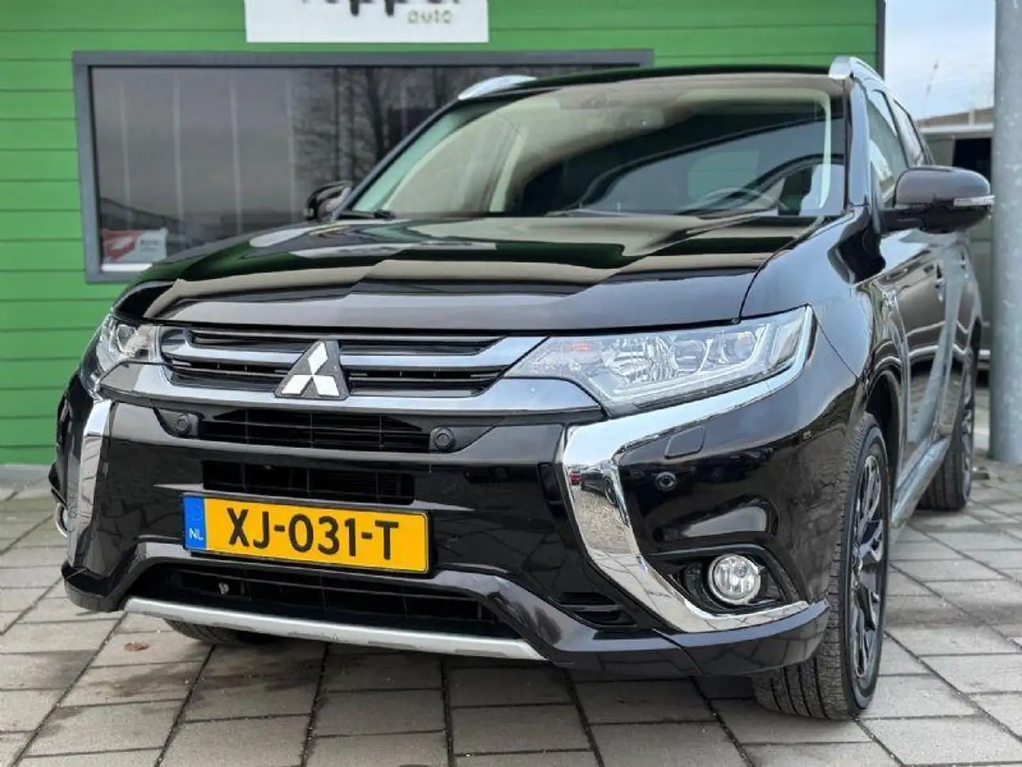 Mitsubishi Outlander 2.0 PHEV Business Edition / Navi / Camera / Zwart - 2
