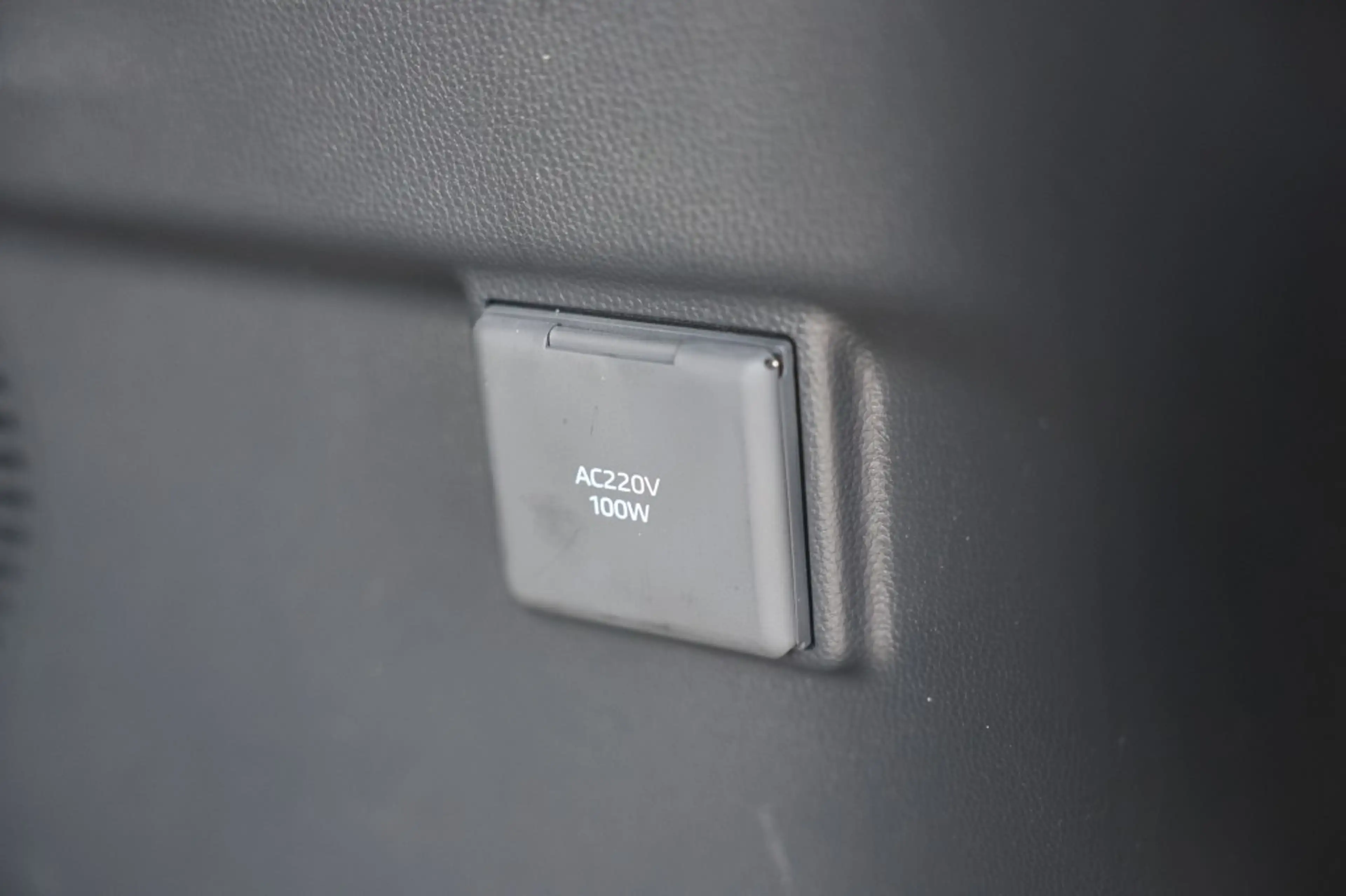 Toyota Land Cruiser 2.8 D-4D 5DRS PROFESSIONAL PANODAK A/T VAN — photo 9