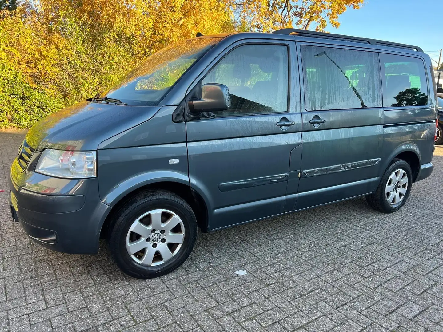Volkswagen T5 Multivan California Highline DK Reimport Grün - 1