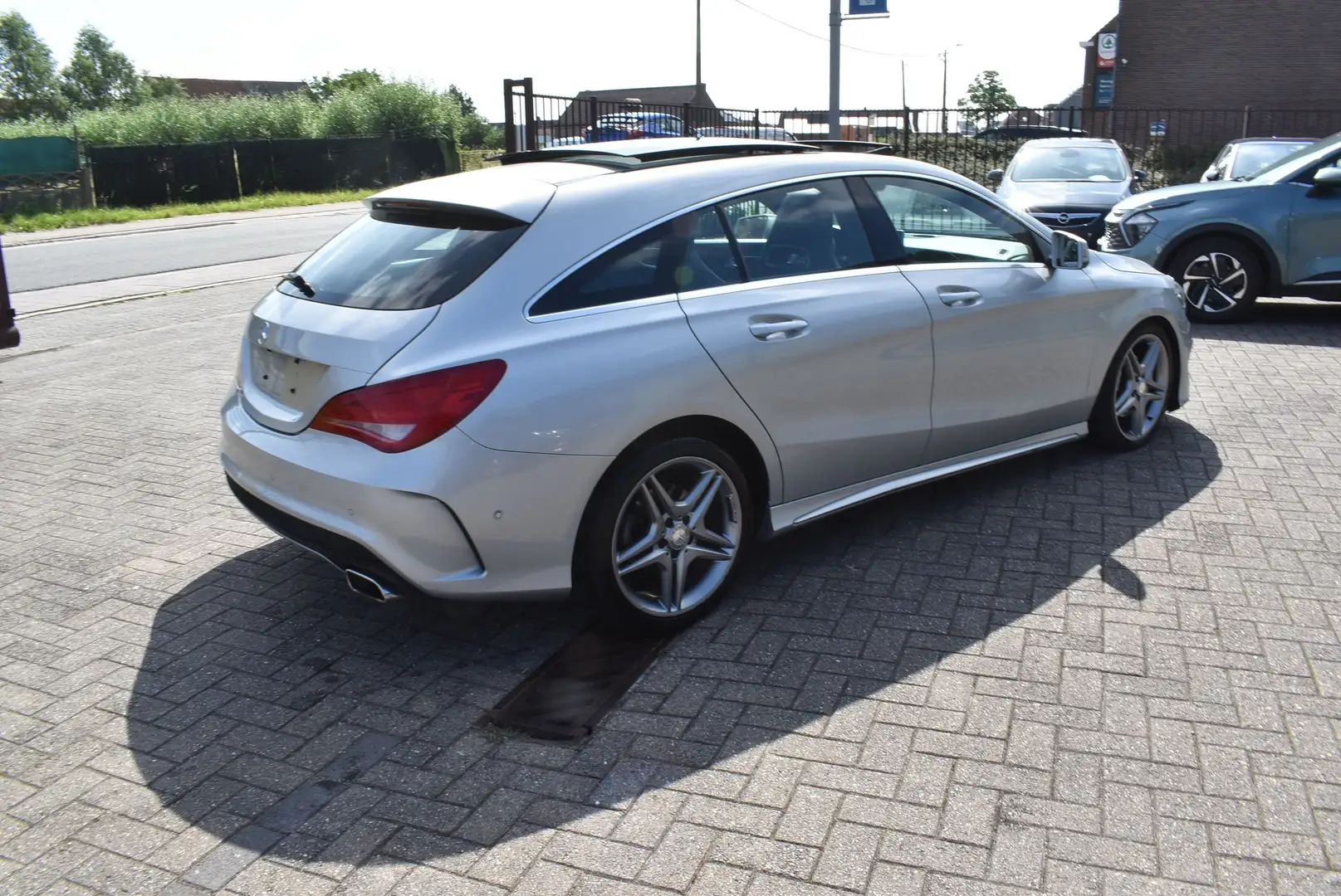 Mercedes-Benz CLA 200 D Shooting Autom / Pack AMG / Pano / Xénon Zilver - 2