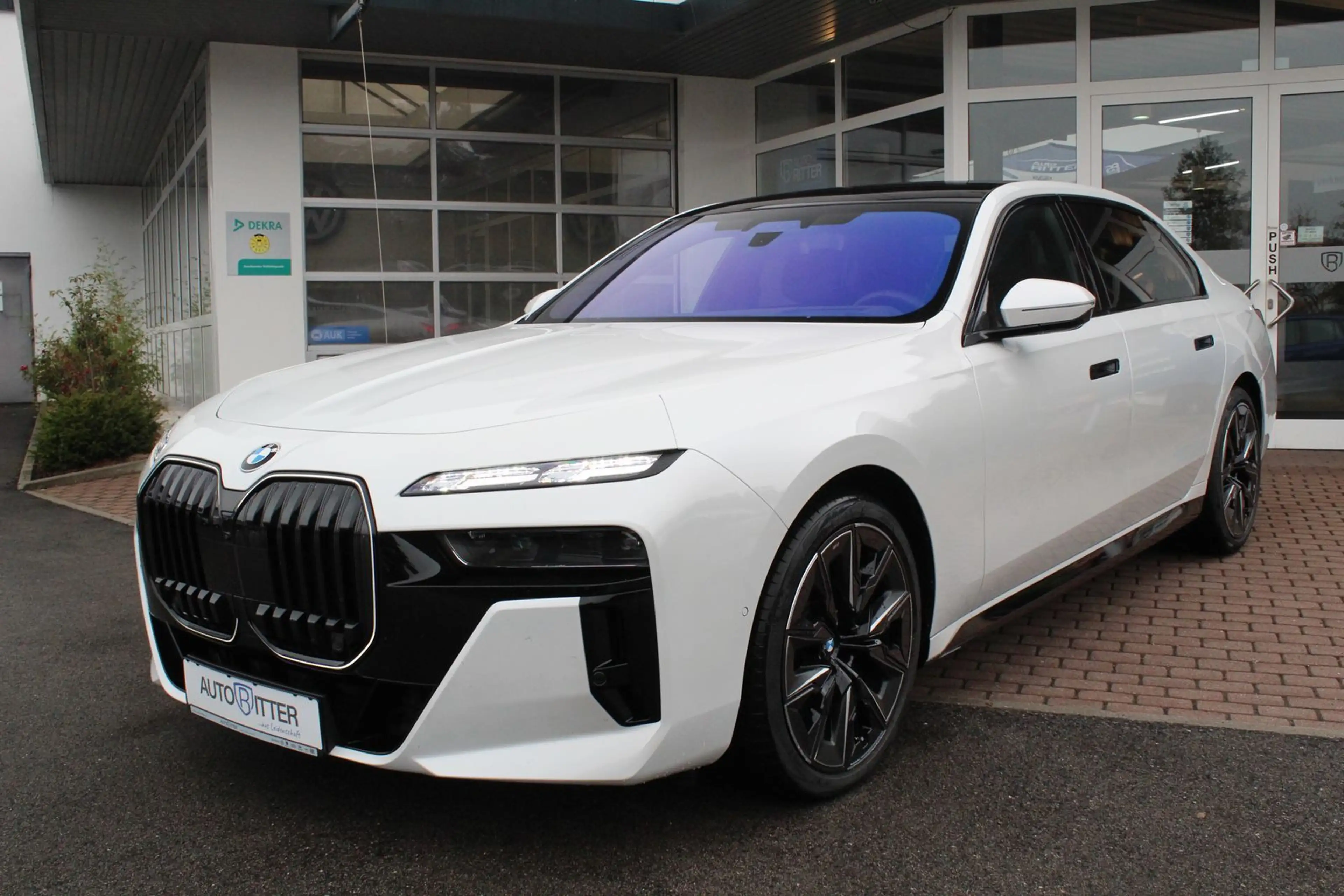 BMW 740 M Sport Pano+CarPlay+Iconic Glow+B&W Sound — photo 3