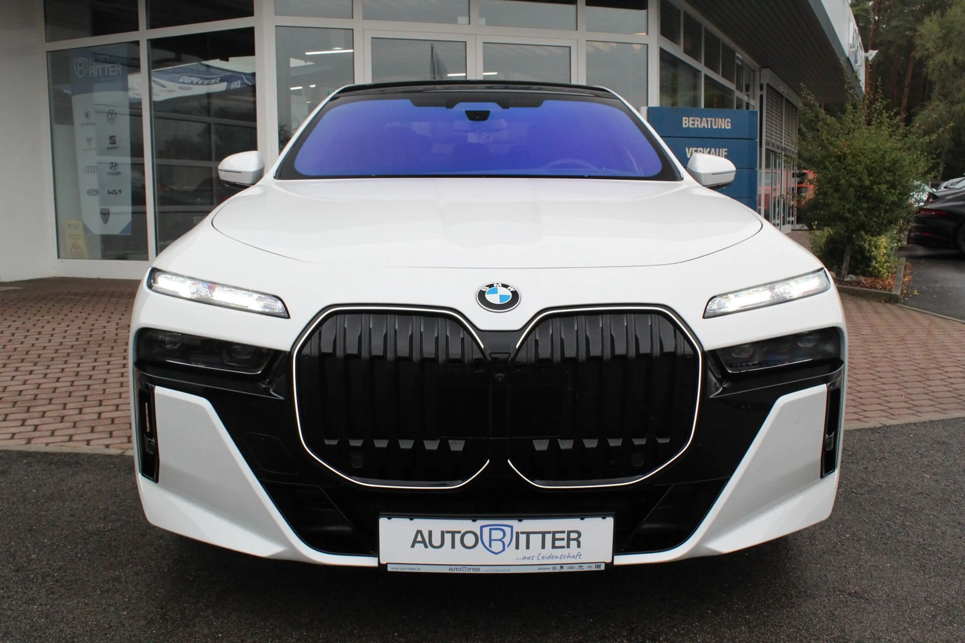 BMW 740 M Sport Pano+CarPlay+Iconic Glow+B&W Sound — photo 2