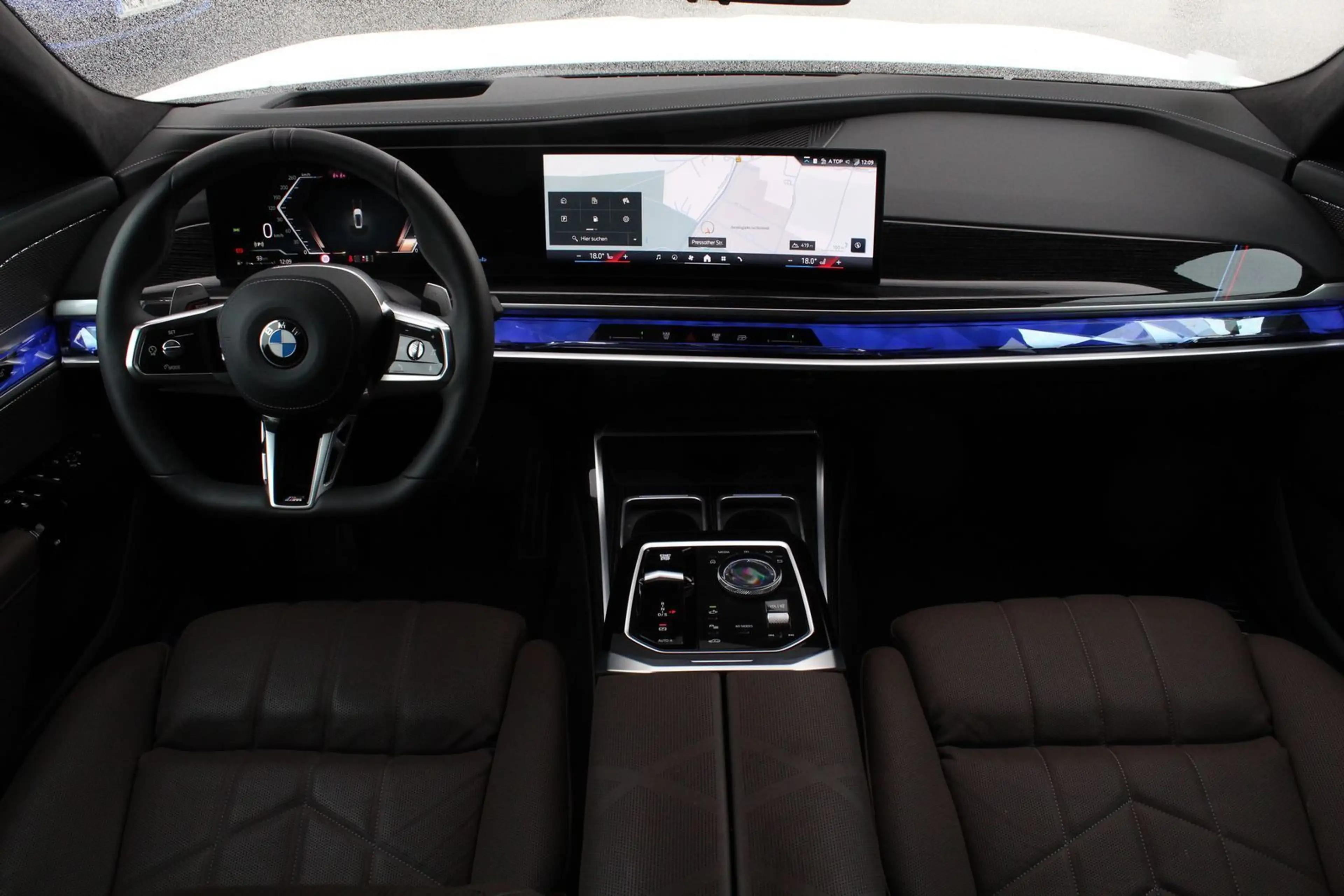 BMW 740 M Sport Pano+CarPlay+Iconic Glow+B&W Sound — photo 8