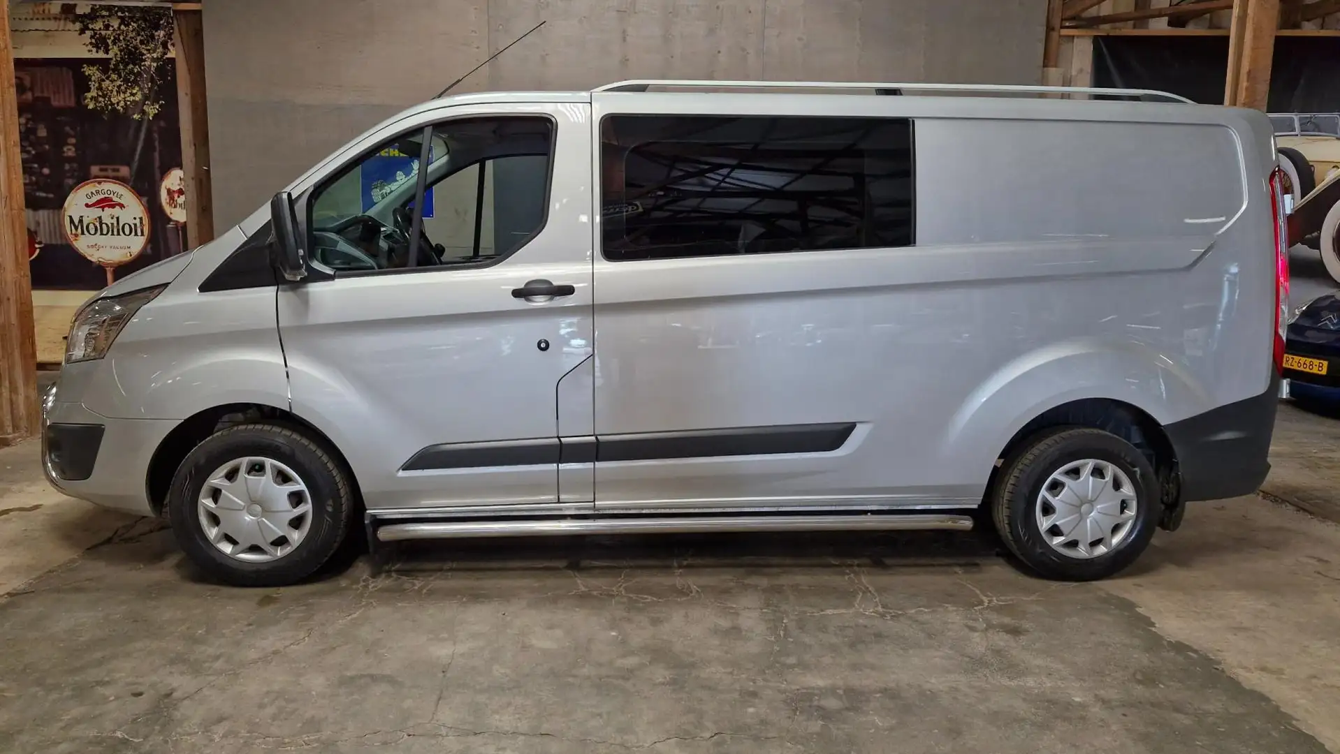 Ford Transit Custom 310 2.0 TDCI L2H1 Limited 131PK Dubbele Cabine | R Stříbrná - 2