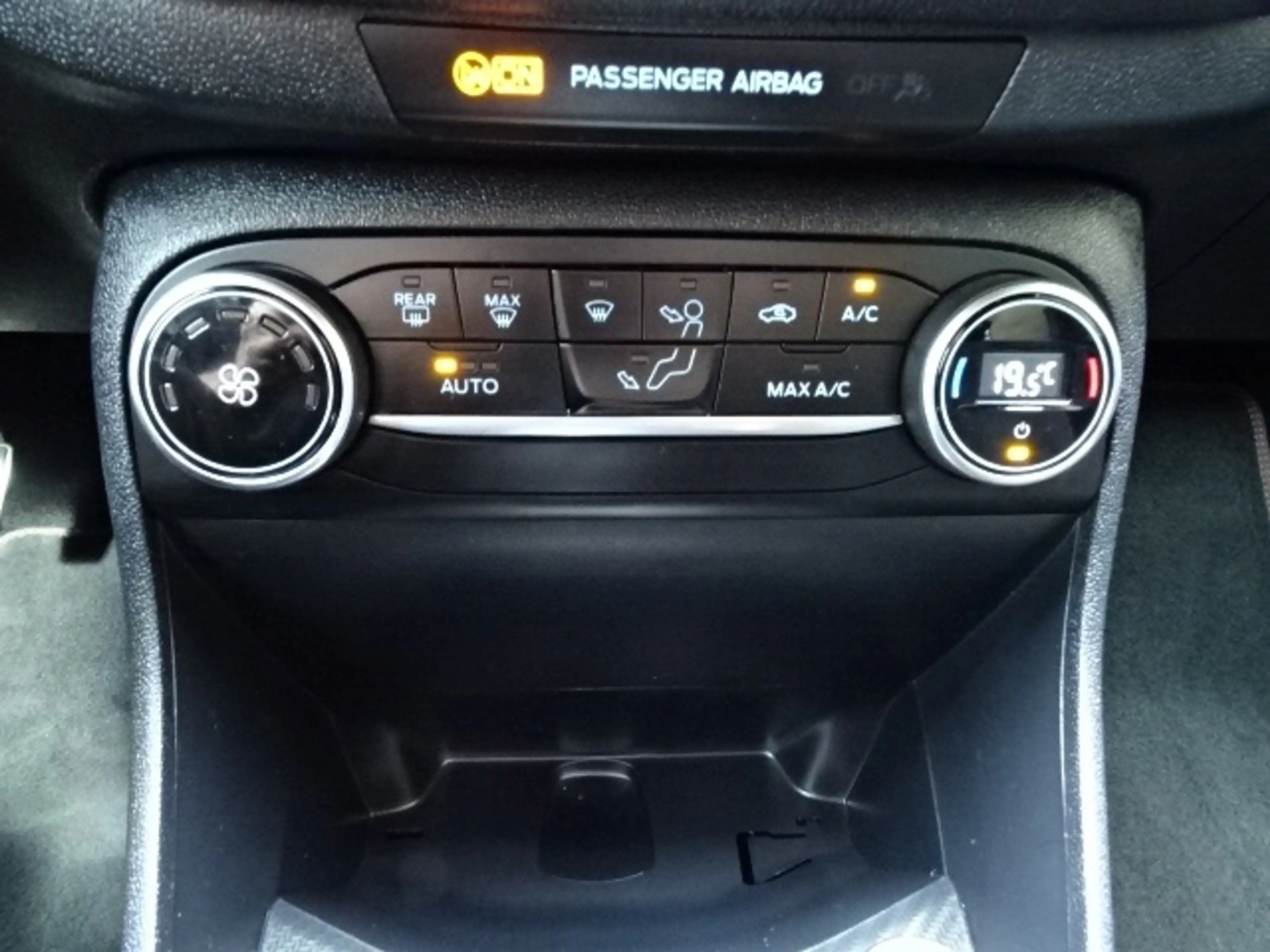 Ford Fiesta 1.0 EcoBoost ST-Line — photo 22