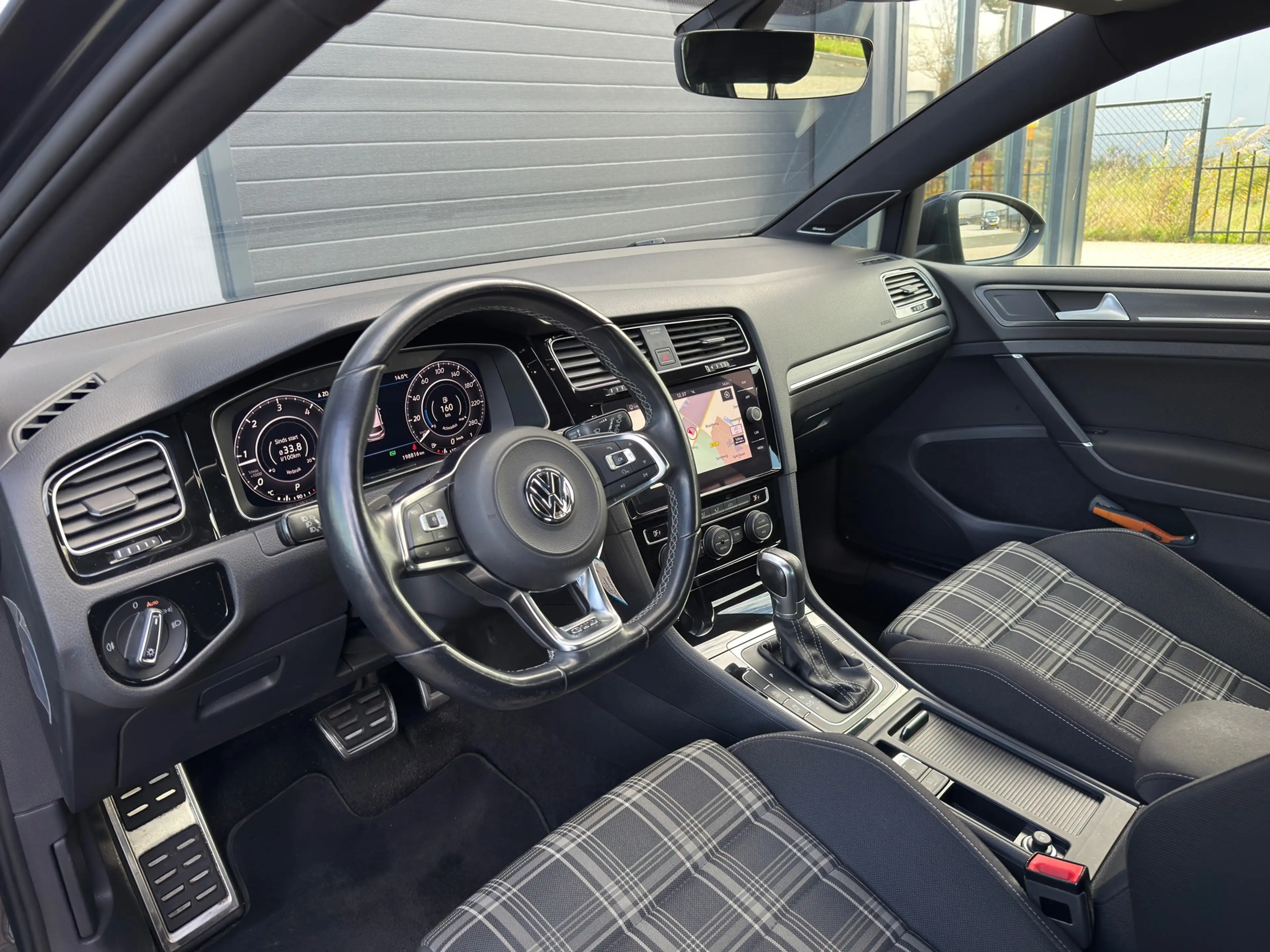 Volkswagen Golf GTD 2.0 NL! / DSG / NAP / CARPLAY / TREKHAAK — photo 2