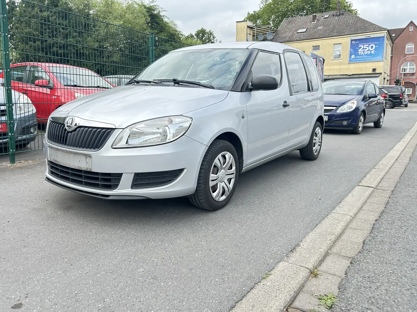 Skoda Roomster 1.2 Ambition PLUS EDITION Plateado - 1