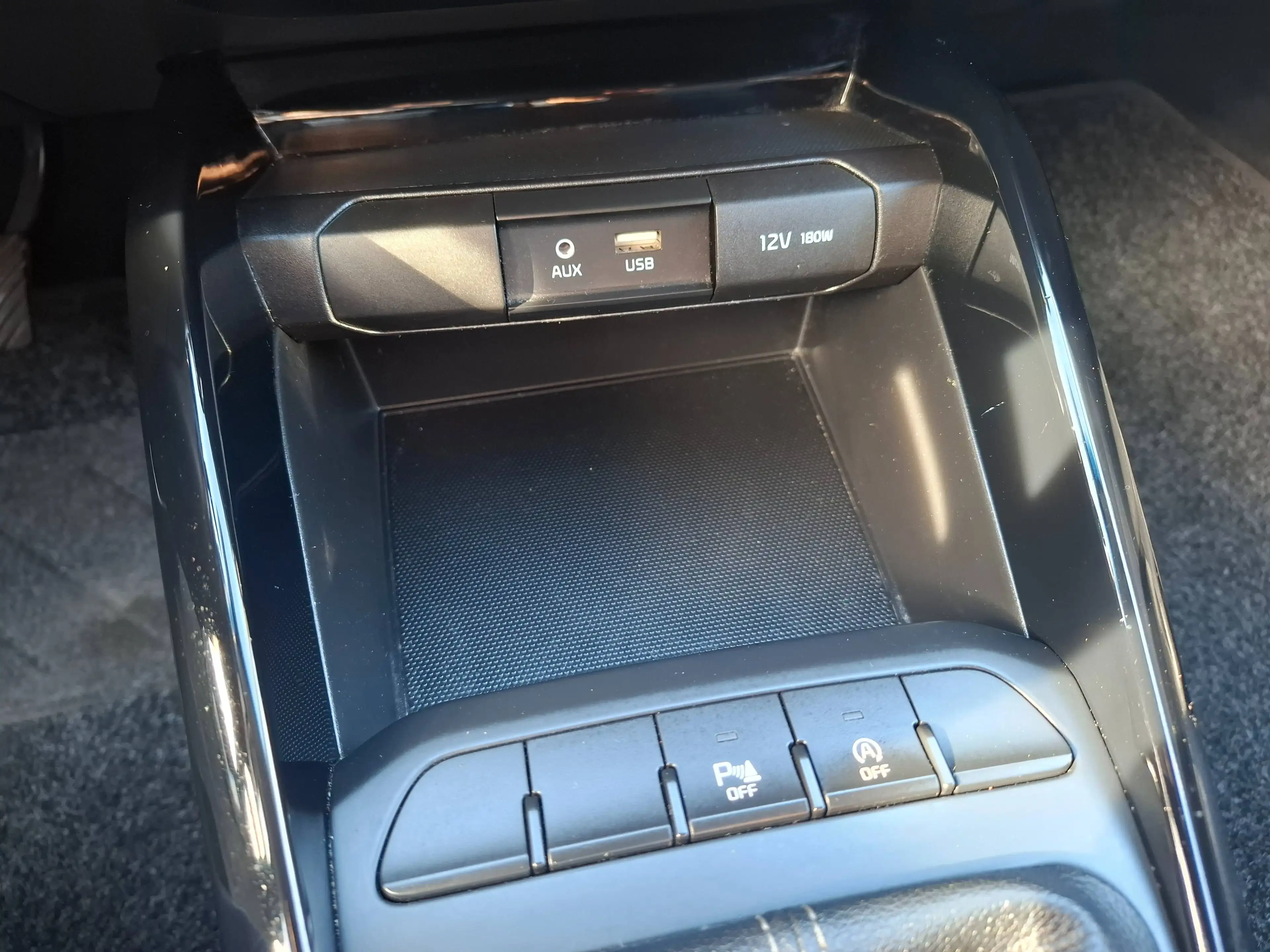 Kia Stonic Stonic 1.6 CRDi Sense ISG — photo 14