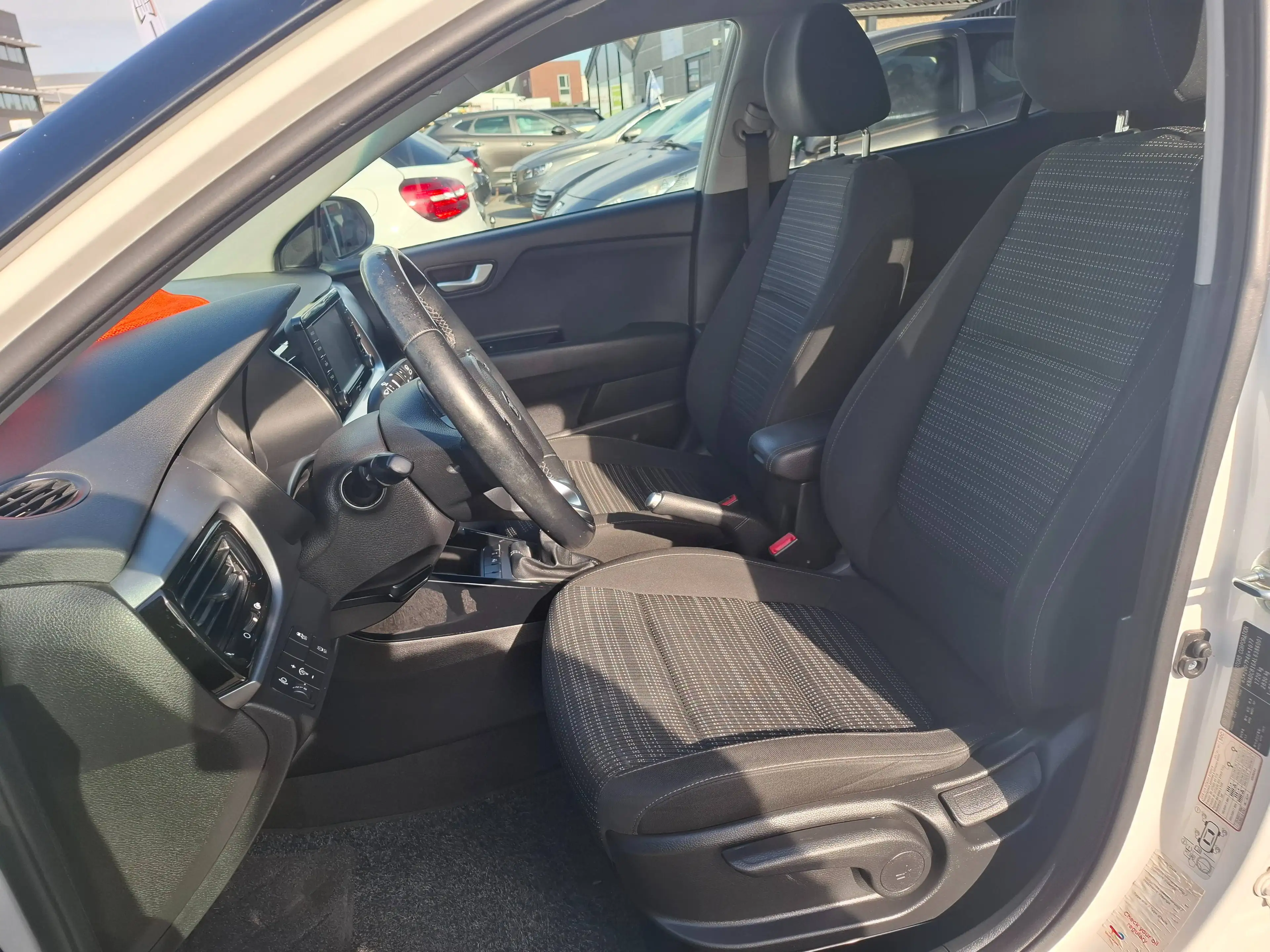 Kia Stonic Stonic 1.6 CRDi Sense ISG — photo 9