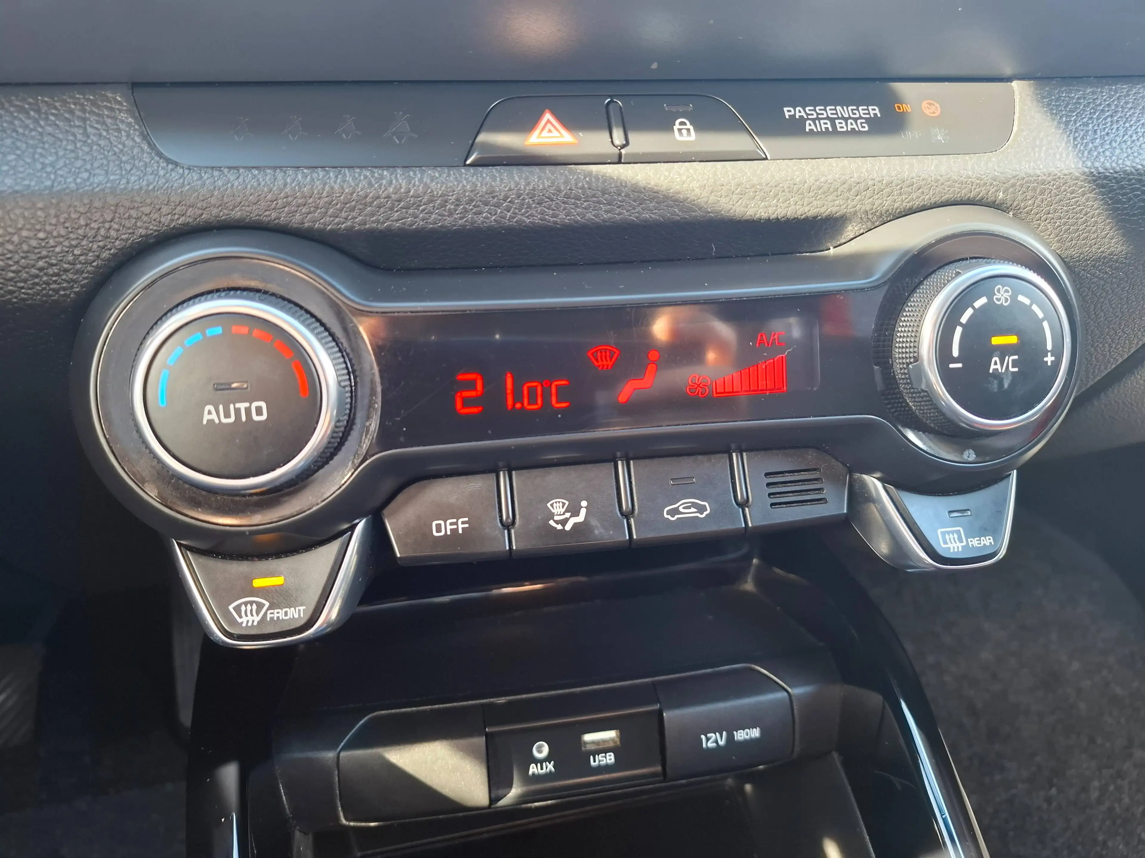 Kia Stonic Stonic 1.6 CRDi Sense ISG — photo 15
