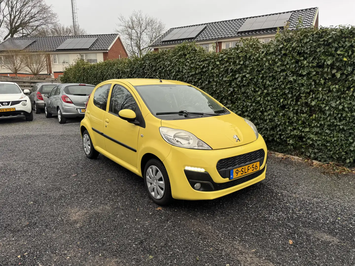 Peugeot 107 1.0 Active | Airco | Elekt. Ramen | Stuurbekrachti Geel - 1