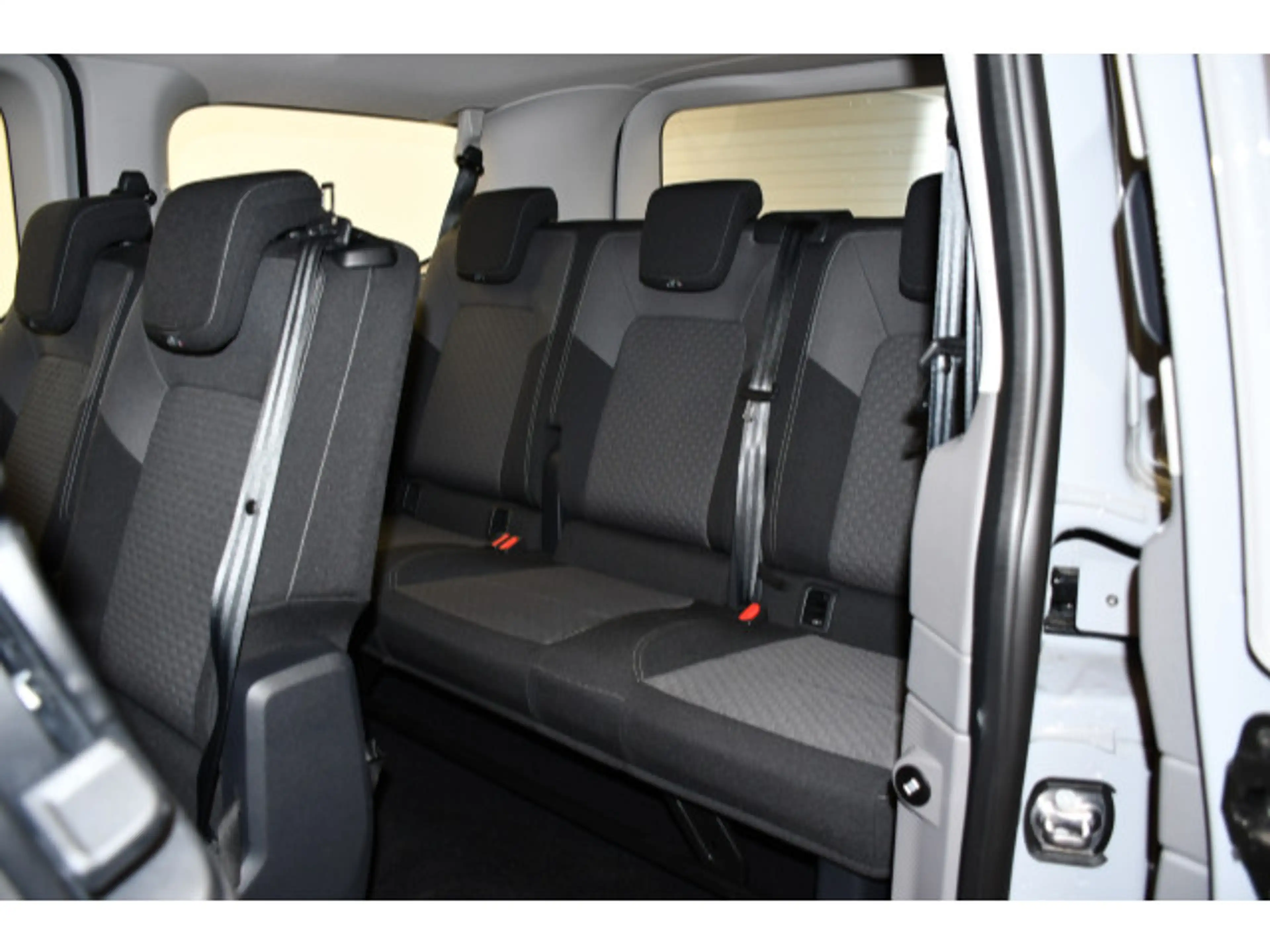 Volkswagen T7 Caravelle 2.0 TDI 4M Automatik Life 8.Sitze/A — photo 11
