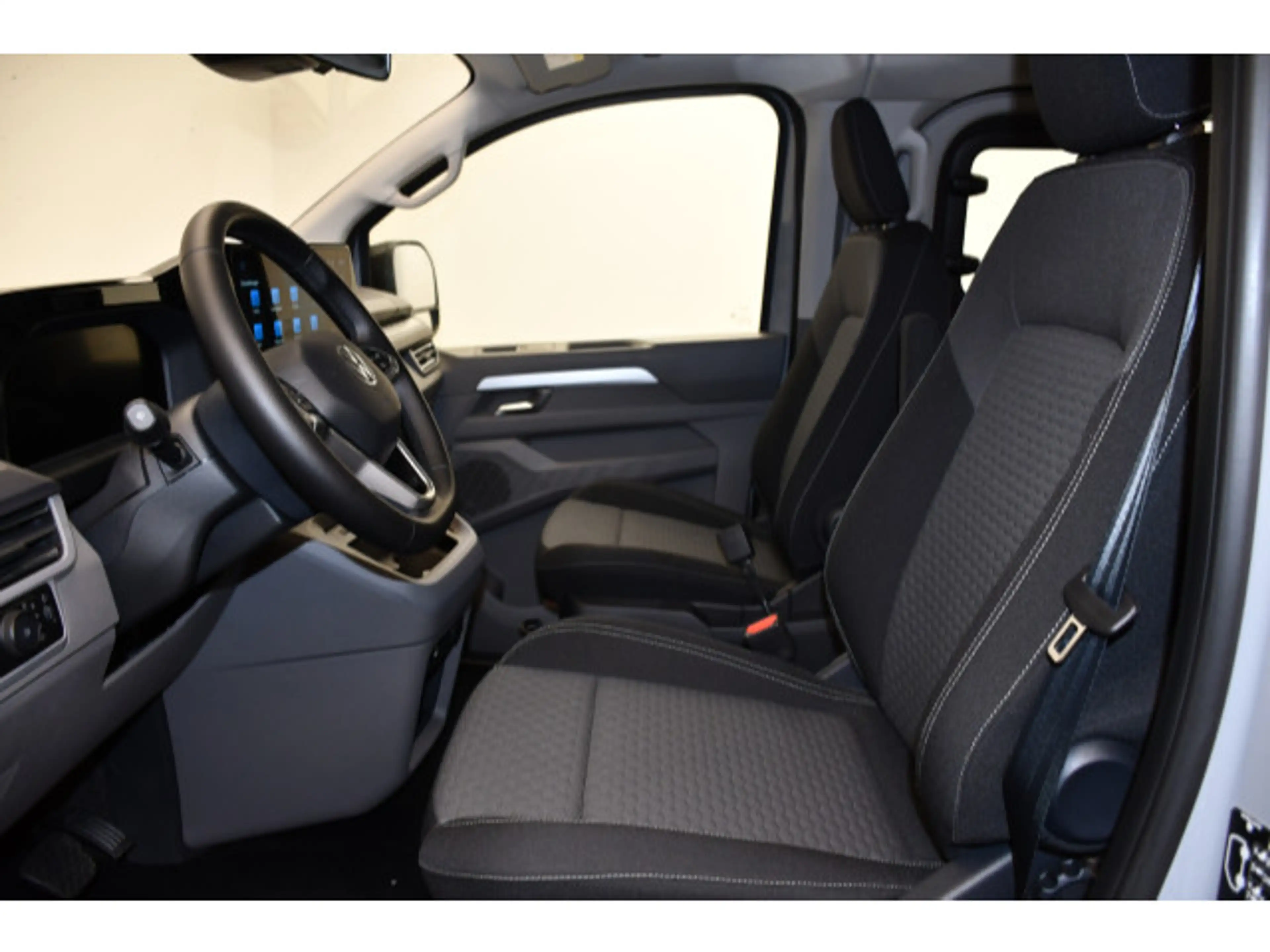 Volkswagen T7 Caravelle 2.0 TDI 4M Automatik Life 8.Sitze/A — photo 4