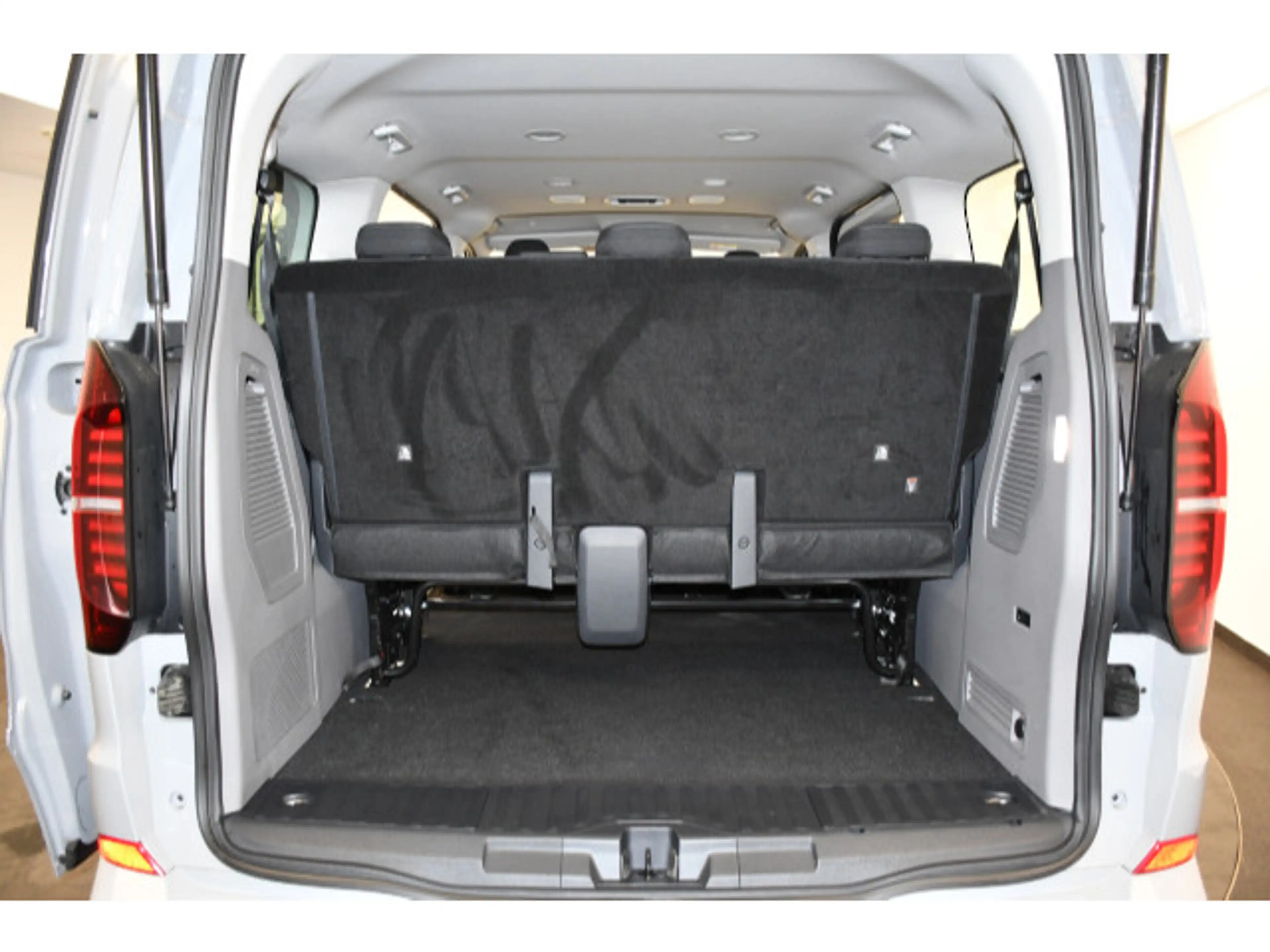 Volkswagen T7 Caravelle 2.0 TDI 4M Automatik Life 8.Sitze/A — photo 12