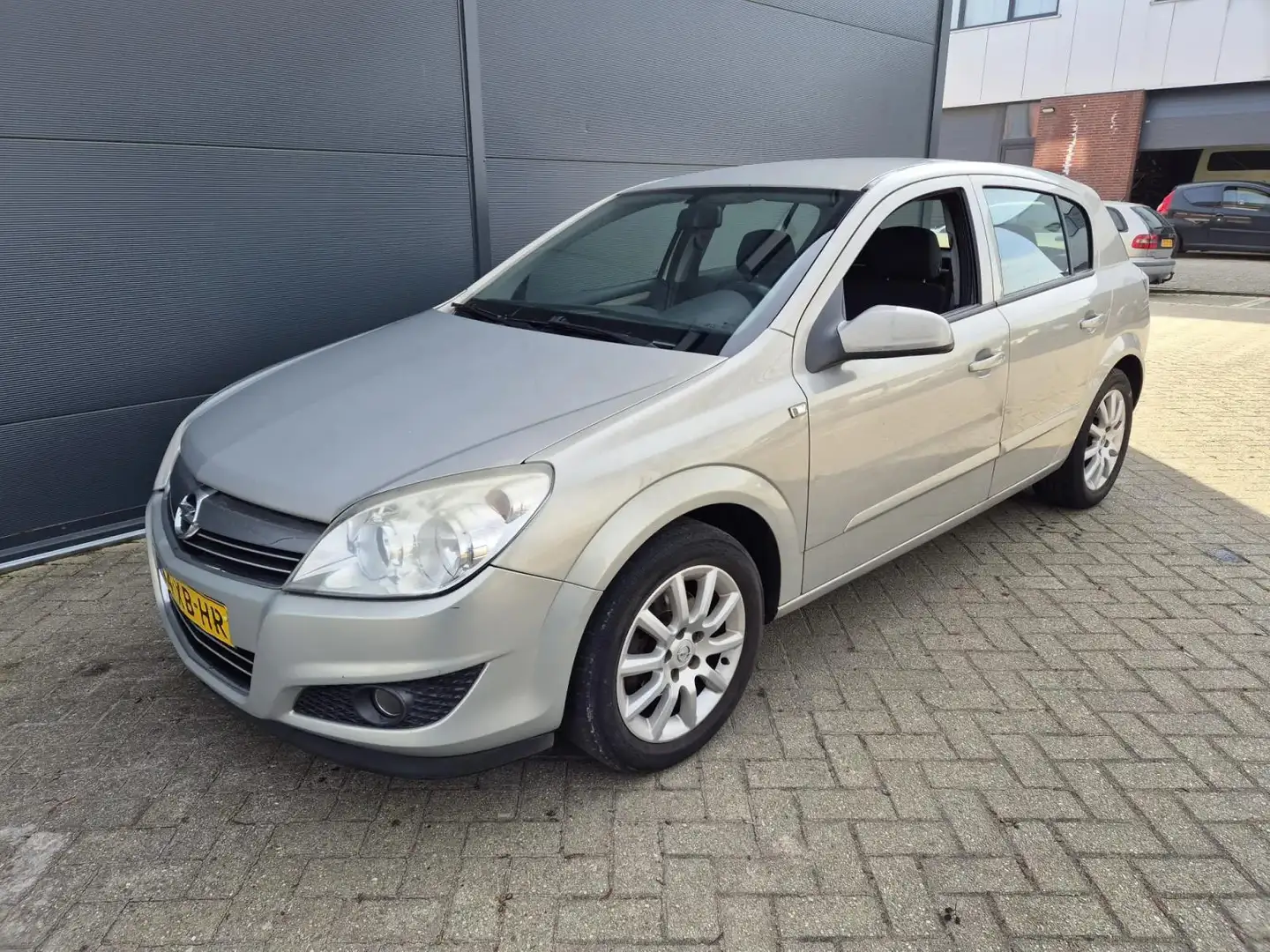 Opel Astra 1.6 Temptation Gris - 1