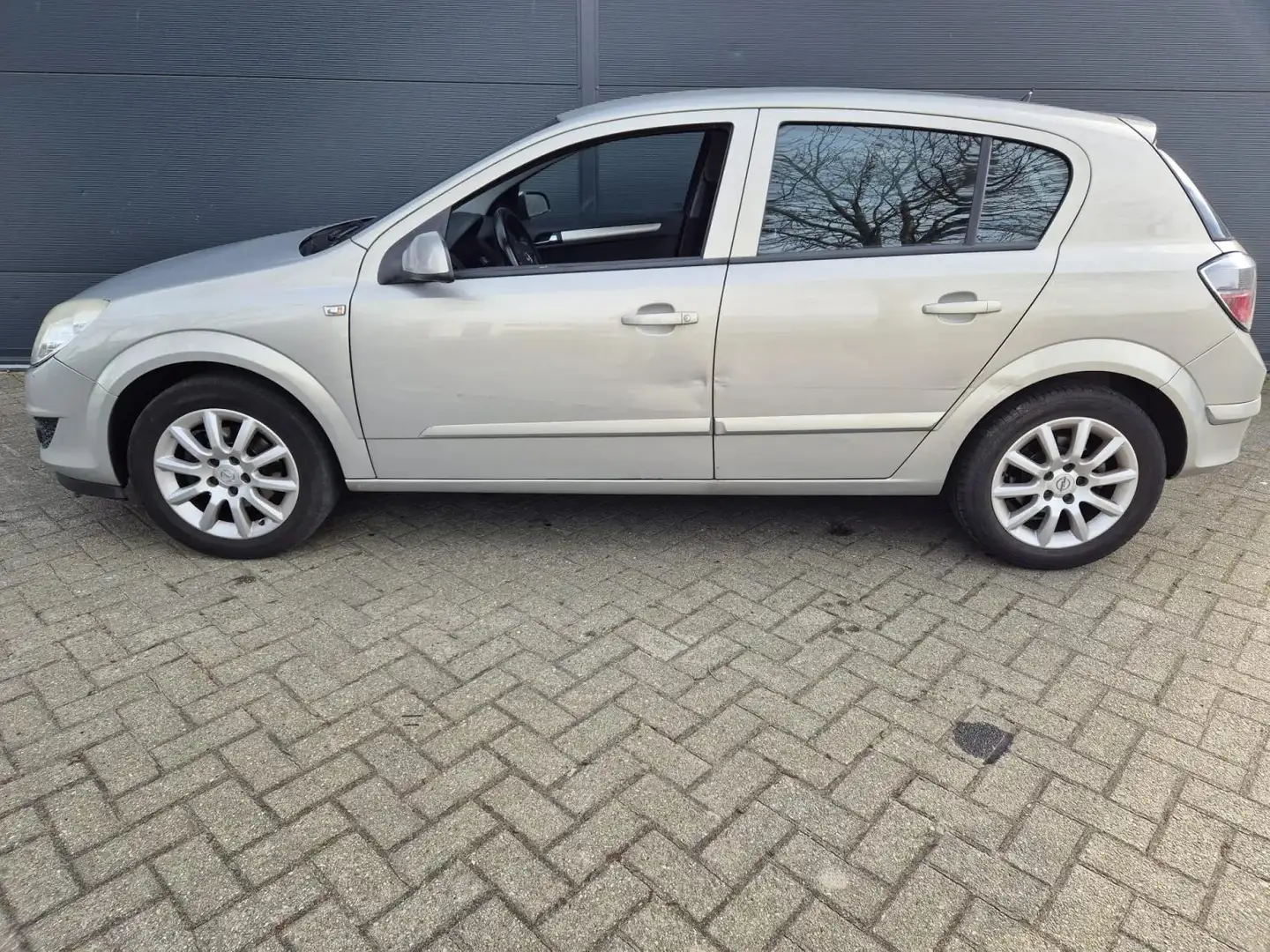 Opel Astra 1.6 Temptation Gris - 2