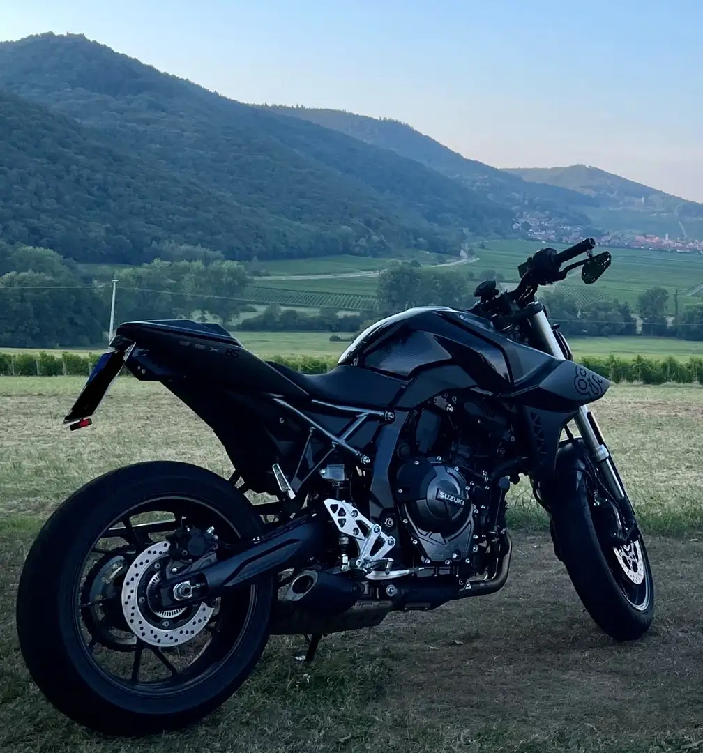 Suzuki GSX 8S schwarz *viele Umbauten* Чорний - 1