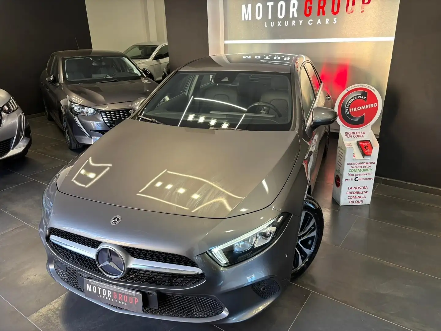 Mercedes-Benz A 180 A 180 d Automatic Business Extra Grigio - 2