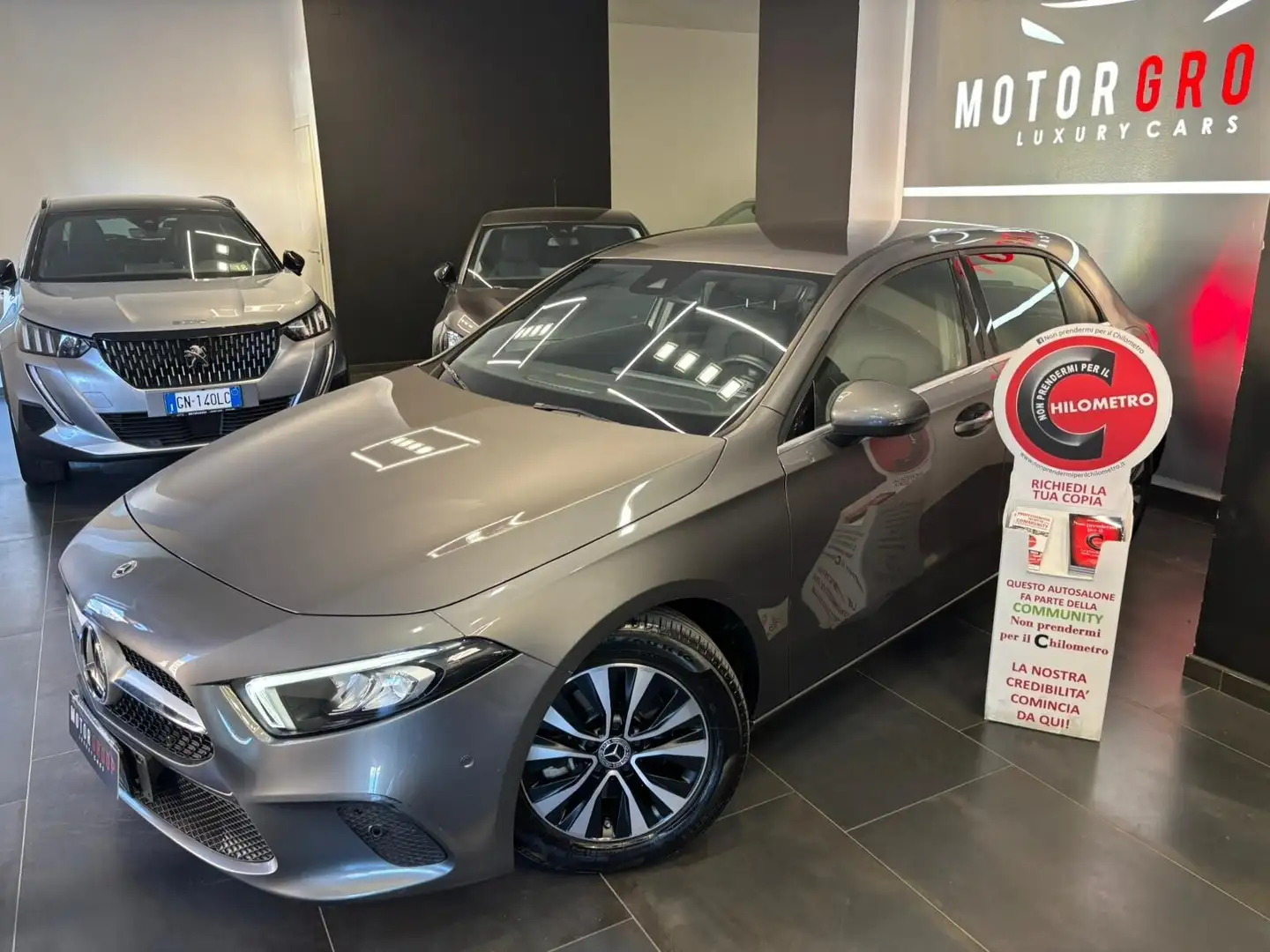 Mercedes-Benz A 180 A 180 d Automatic Business Extra Grigio - 1