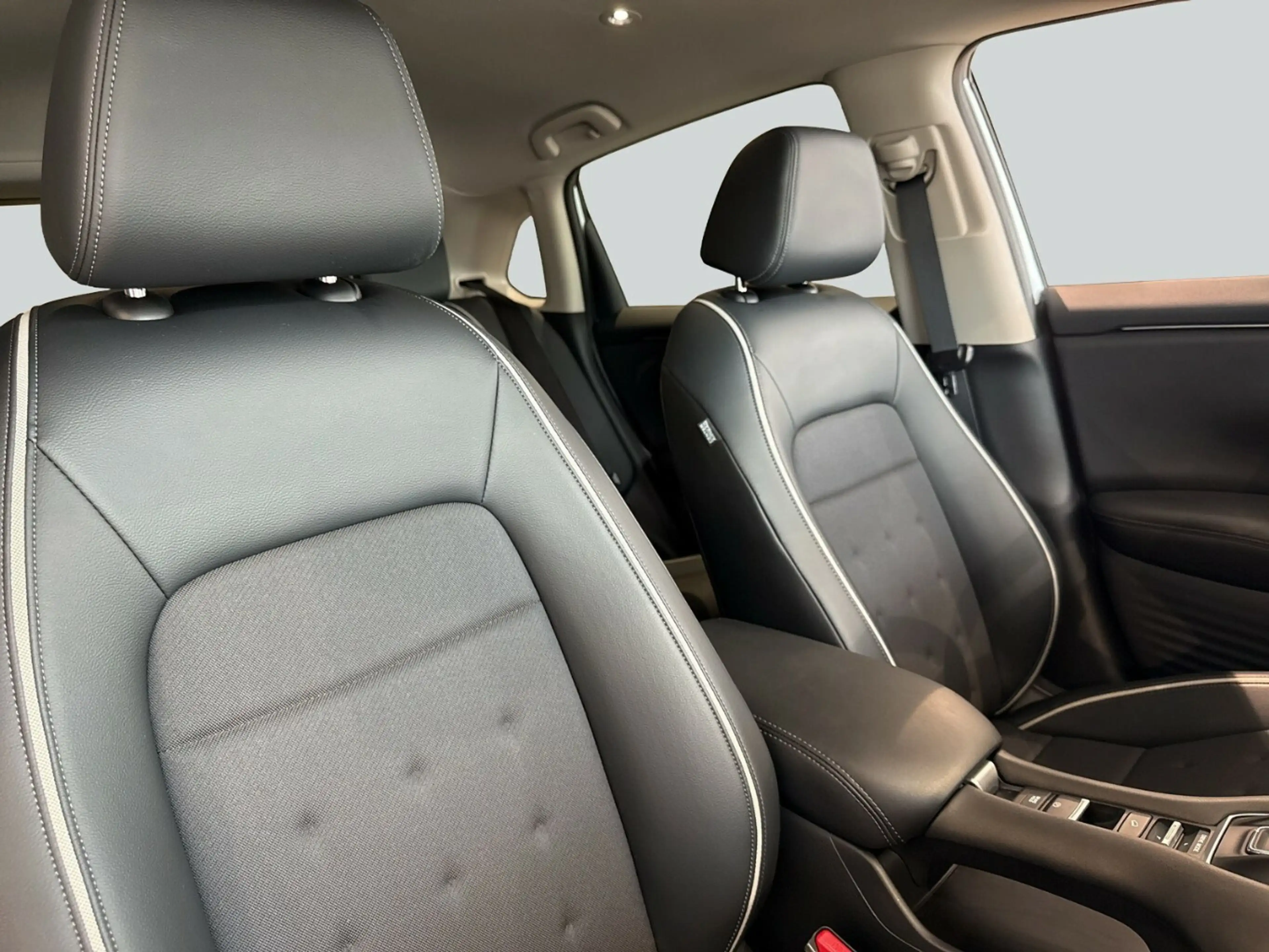 Honda ZR-V e:HEV Sport — photo 4