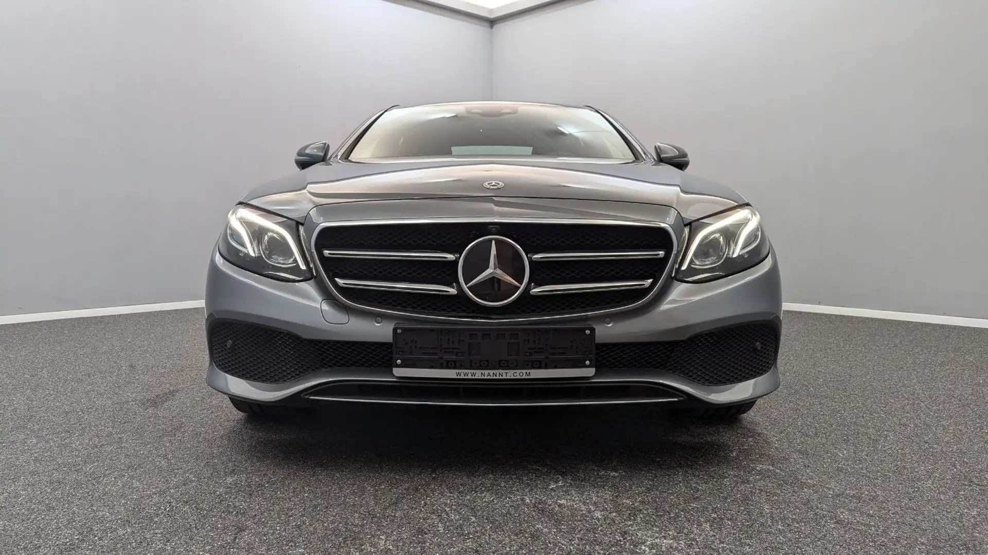 Mercedes-Benz E 200 4Matic*SHD*2xAVANTGARDE*BEAM*ACC*360° Gris - 2