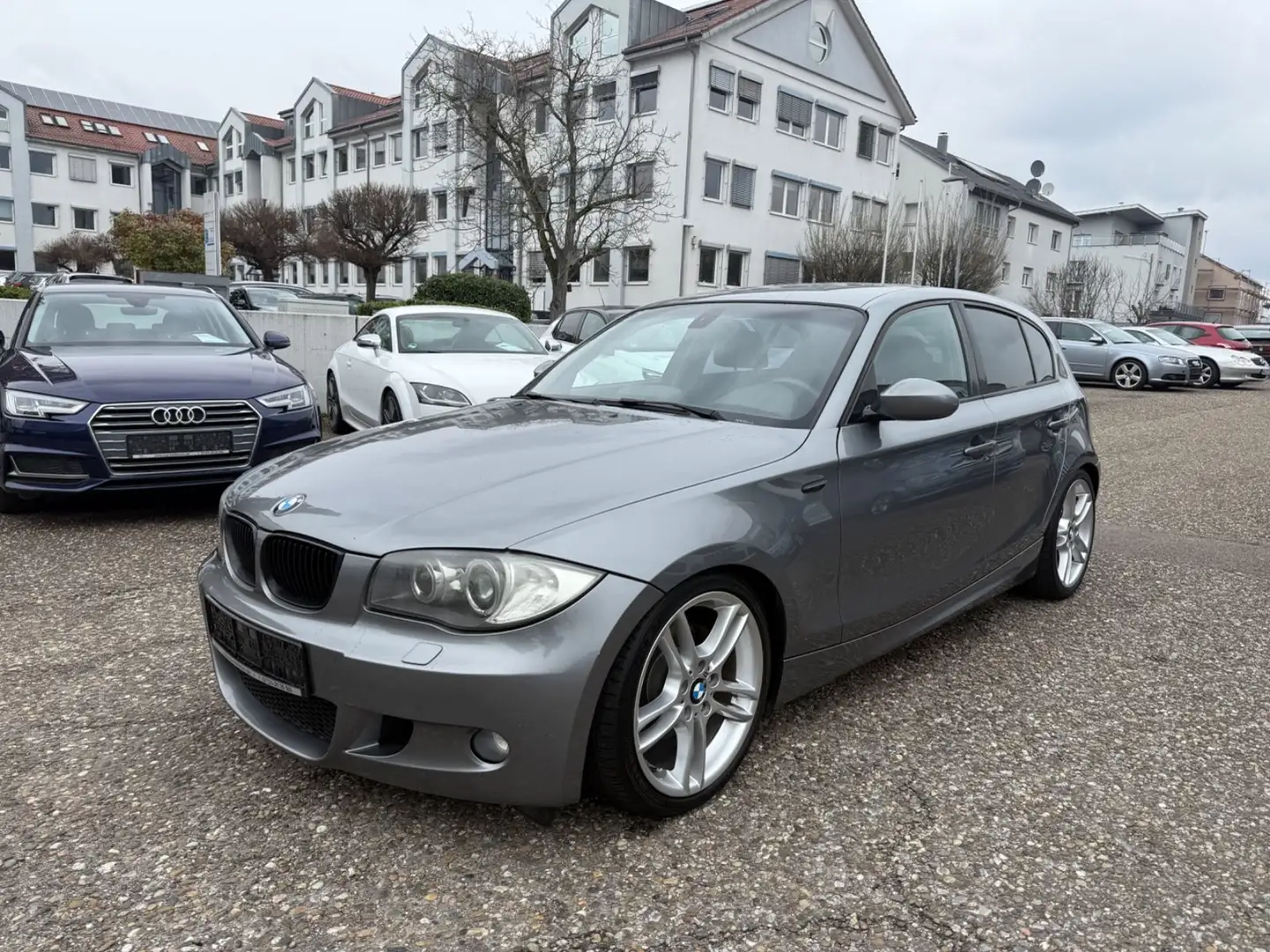 BMW 120 i Lim-M Sportpaket-Bi Xenon-Navi-Tempomat Gris - 1