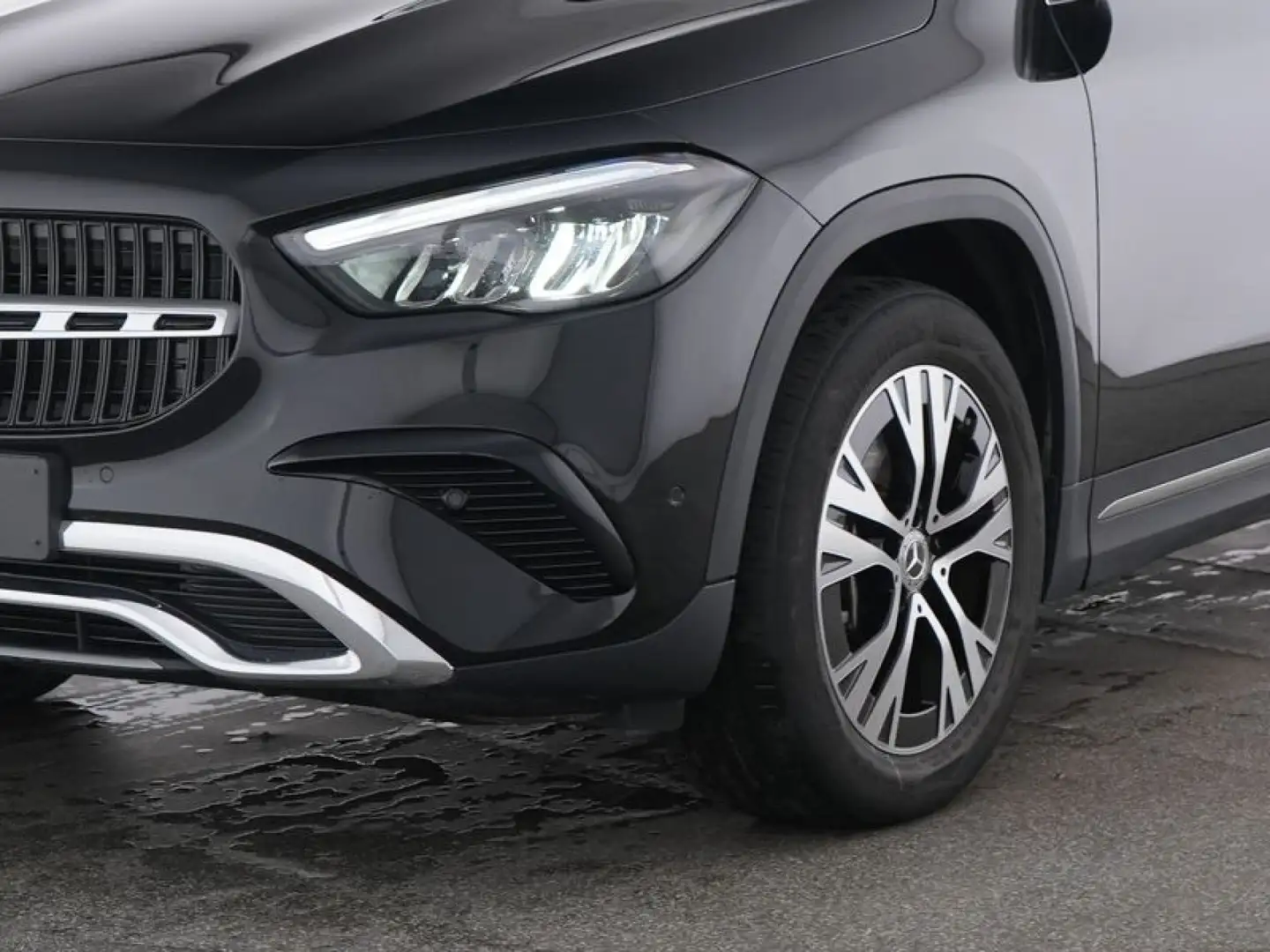 Mercedes-Benz GLA 220 d Automatic 4Matic Advanced Zwart - 2