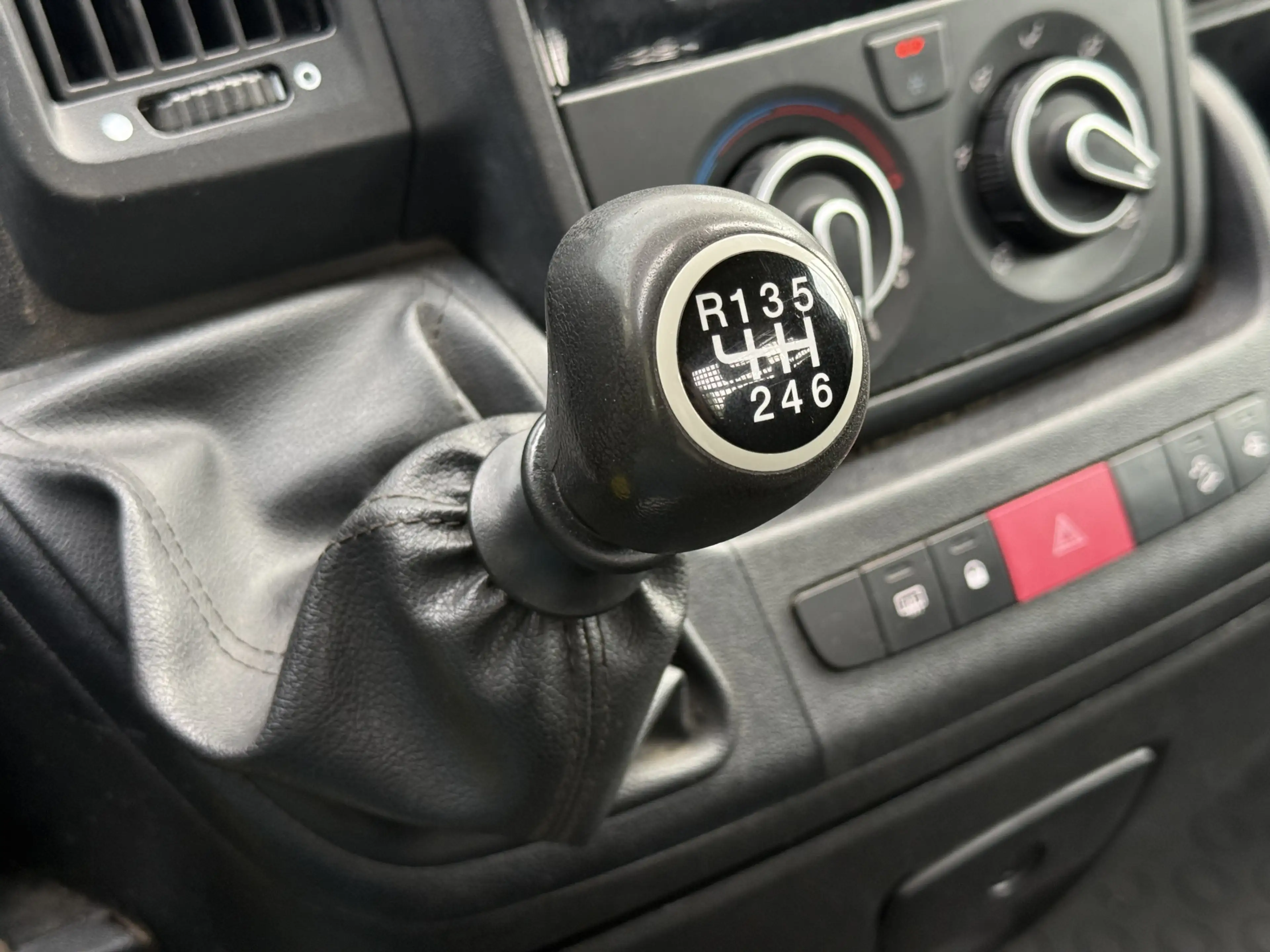 Peugeot Boxer 335 2.2 BlueHDi 165 L4 Pick-up | Open laadbak | Tr — photo 25