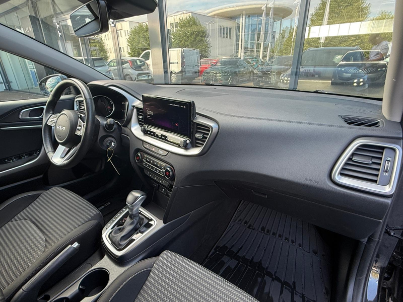 Kia Ceed SW / cee'd SW 1,6 CRDi Silber 48V DCT *Automatik* — photo 7