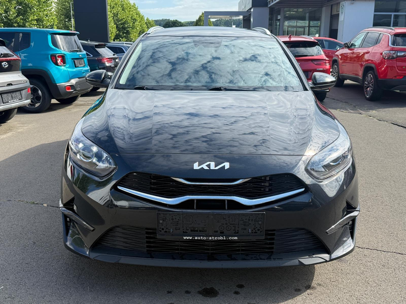 Kia Ceed SW / cee'd SW 1,6 CRDi Silber 48V DCT *Automatik* — photo 4
