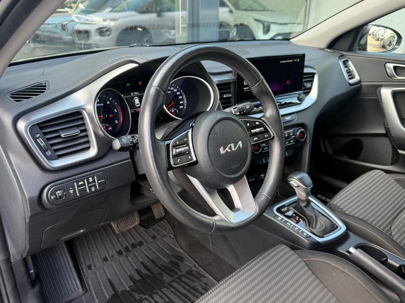Kia Ceed SW / cee'd SW 1,6 CRDi Silber 48V DCT *Automatik* — photo 8