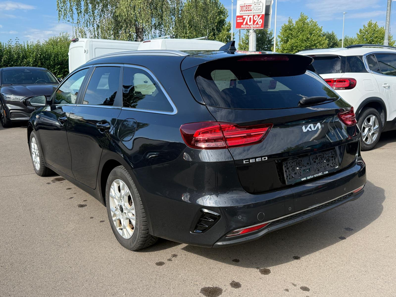 Kia Ceed SW / cee'd SW 1,6 CRDi Silber 48V DCT *Automatik* — photo 3