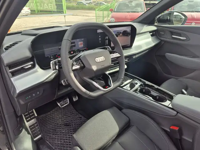 Audi Q3 view 7