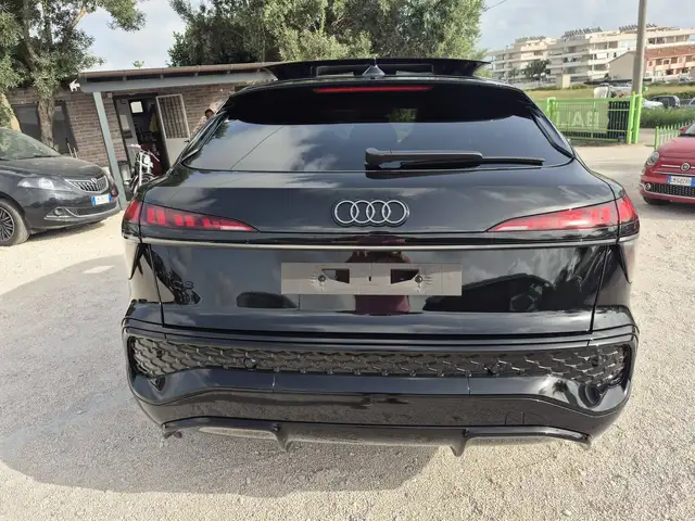 Audi Q3 view 3