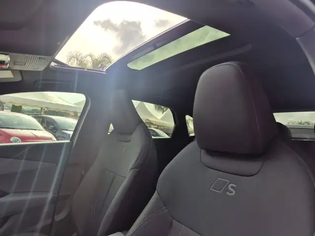 Audi Q3 view 20